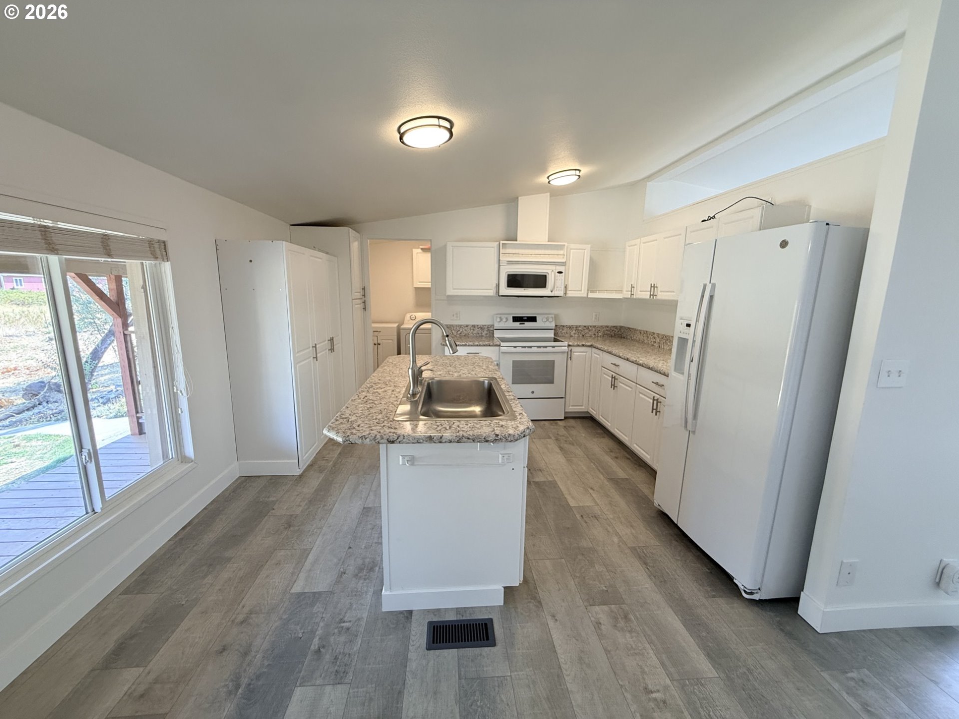 527 Sunridge AVE