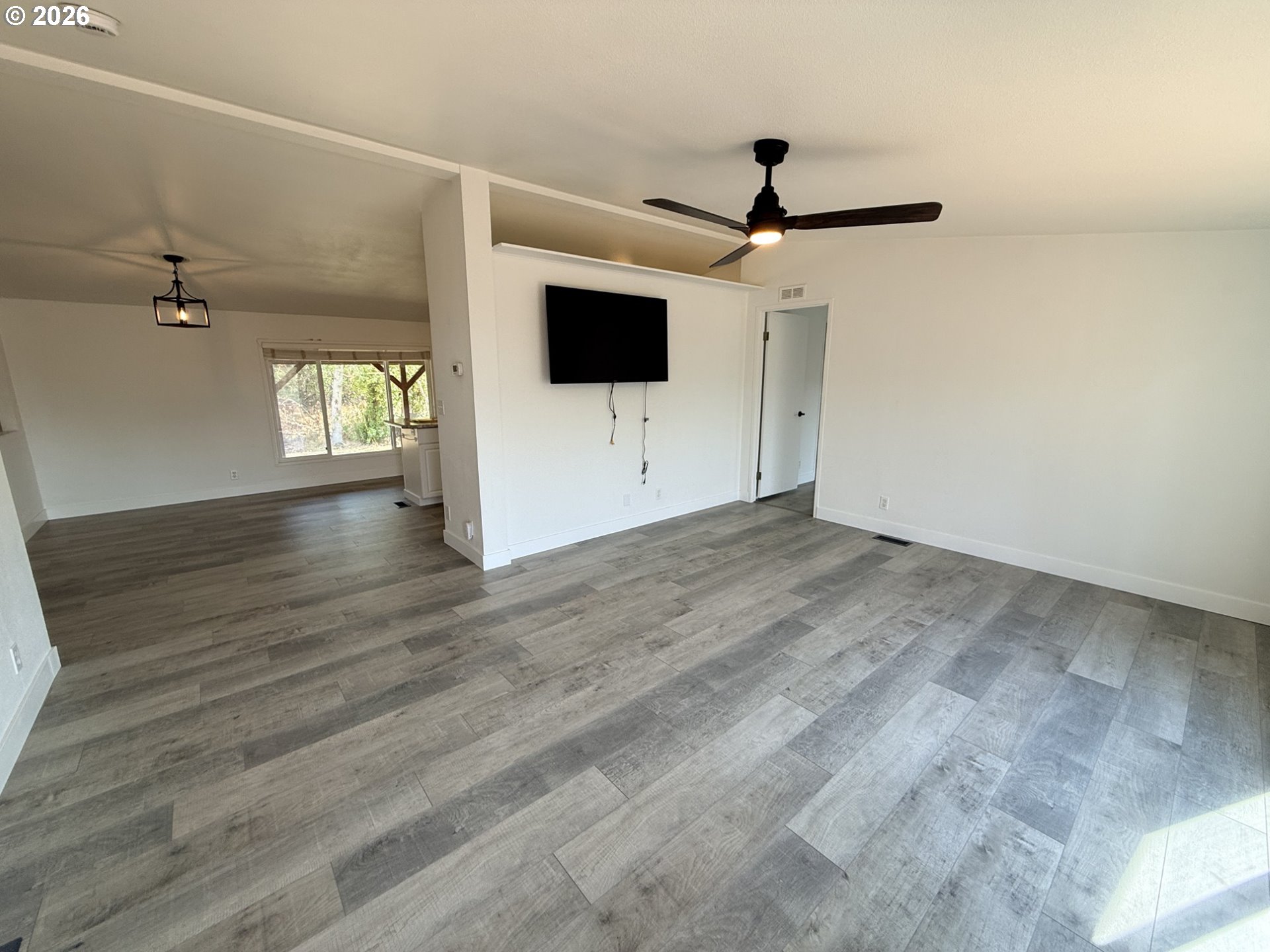 527 Sunridge AVE