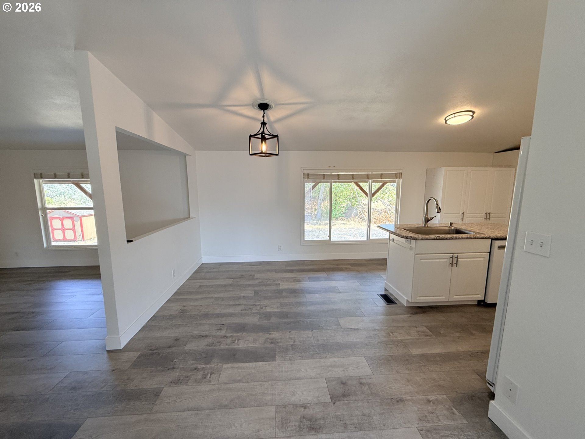 527 Sunridge AVE