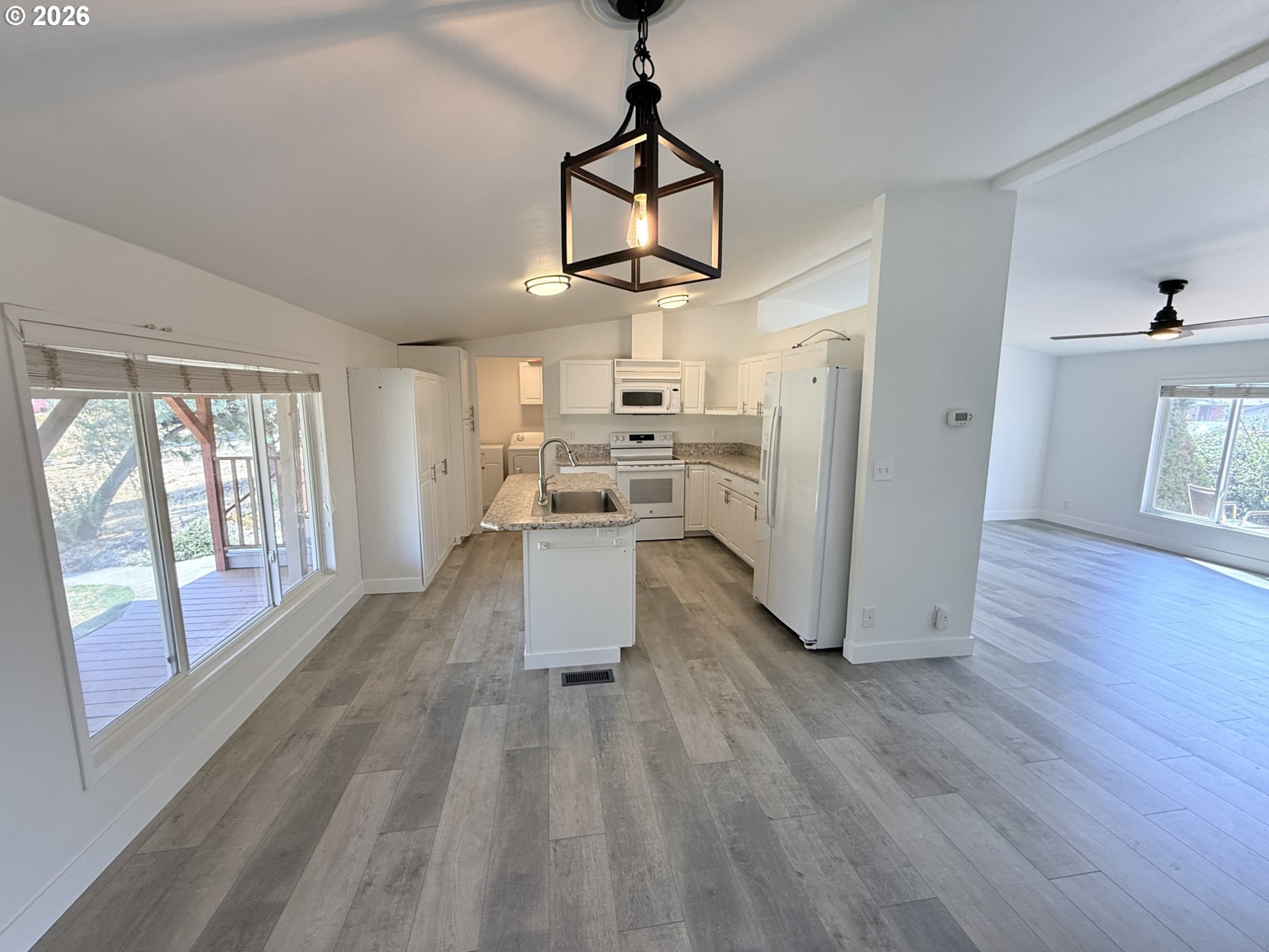527 Sunridge AVE