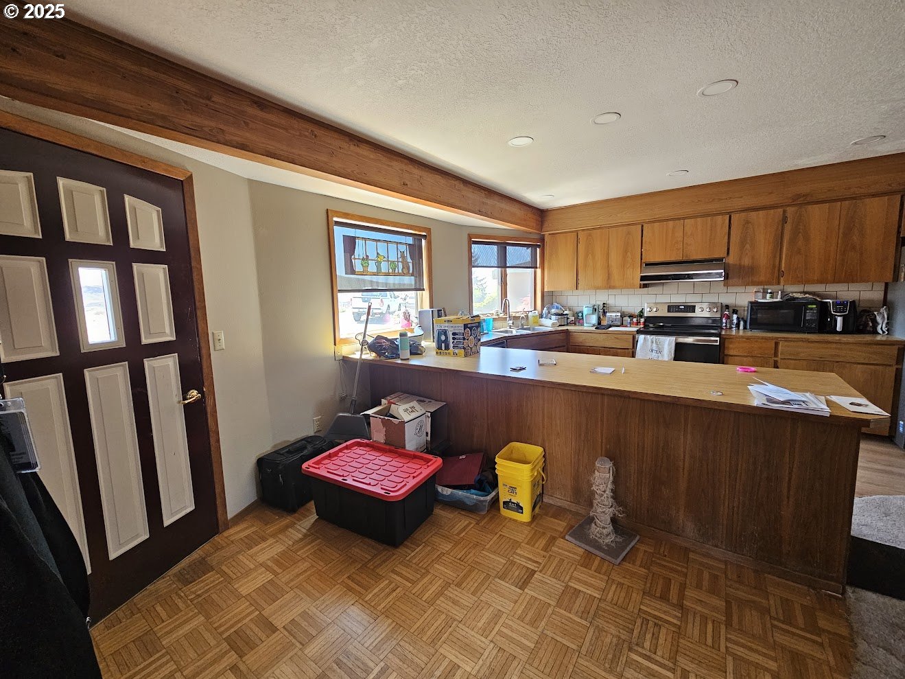1014 ROE DR