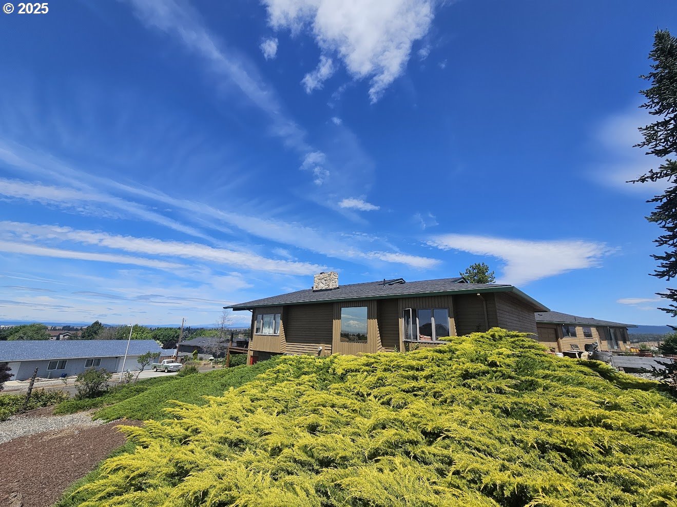 1014 ROE DR