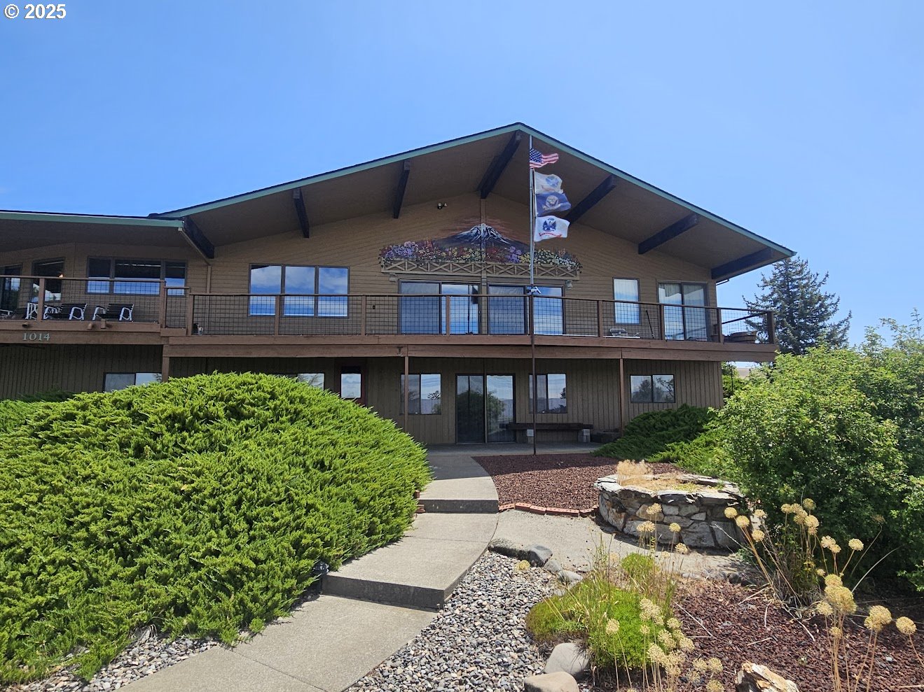 1014 ROE DR