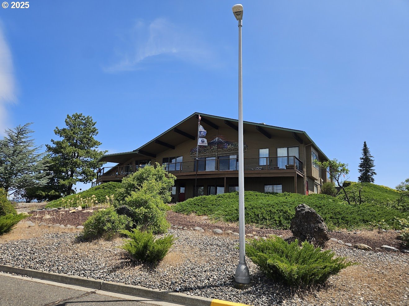 1014 ROE DR