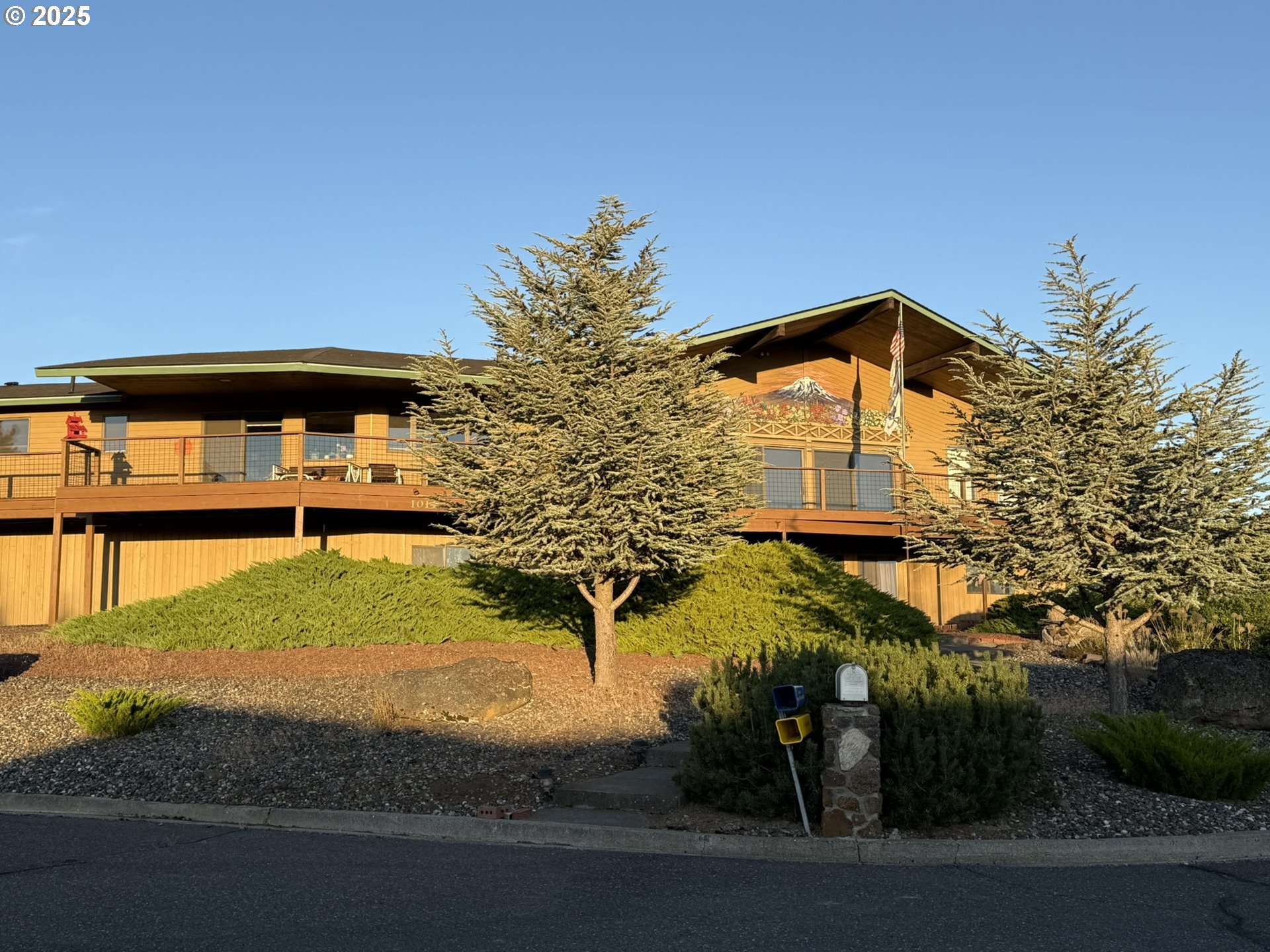 1014 ROE DR