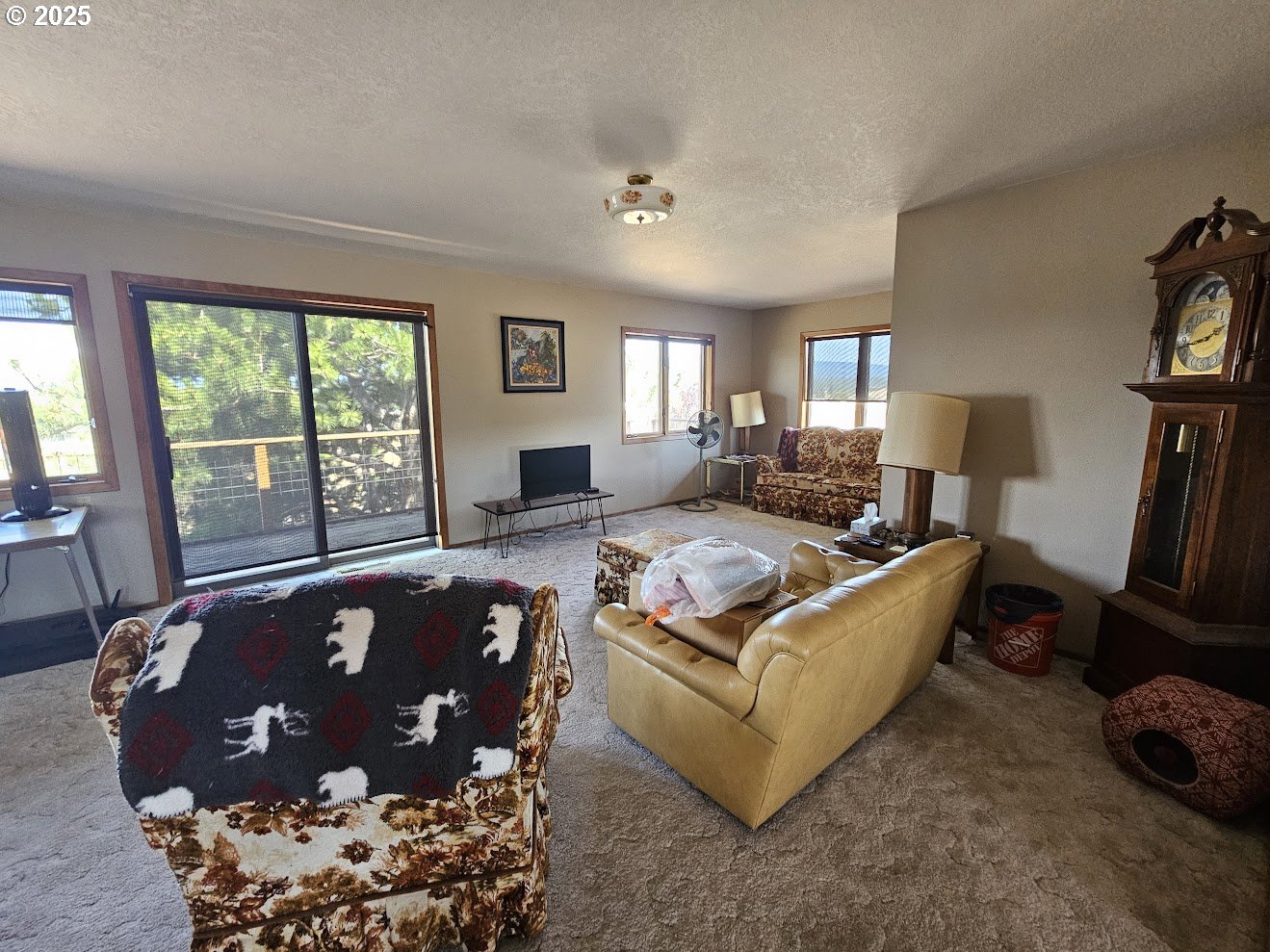 1014 ROE DR
