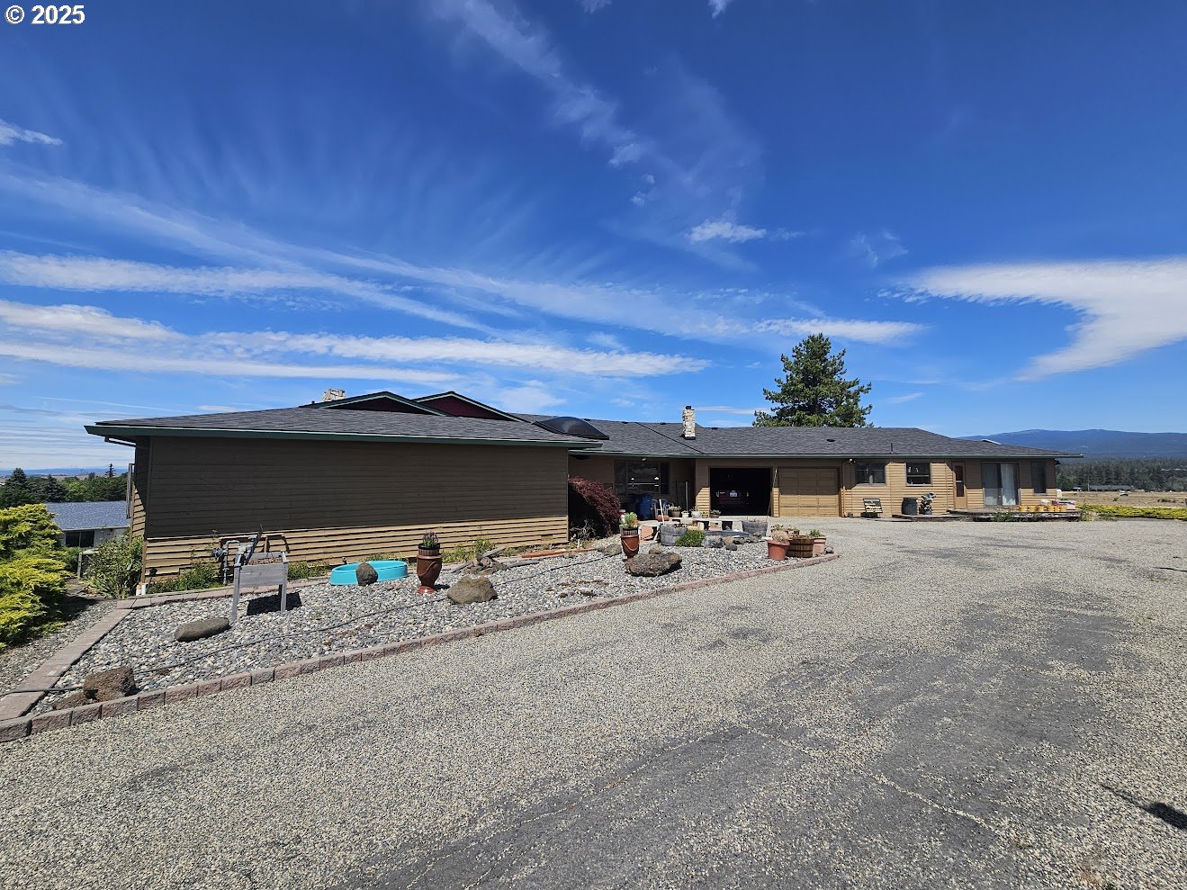 1014 ROE DR