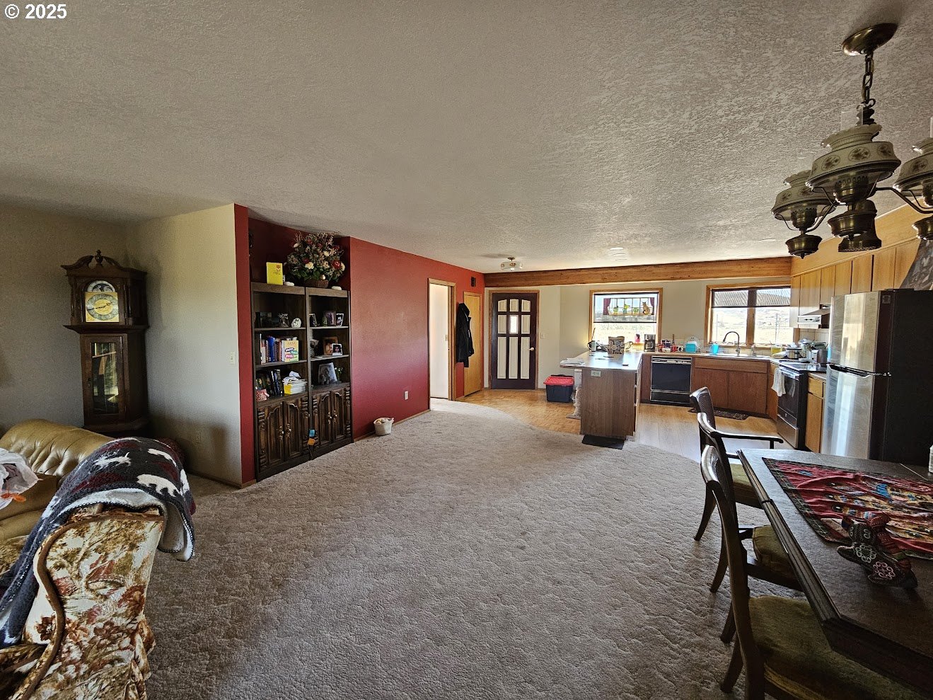 1014 ROE DR