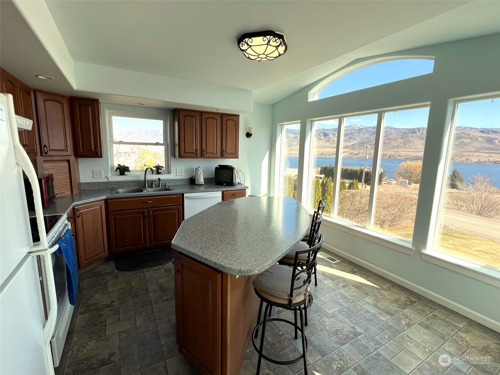 6 Lakevue Heights Drive