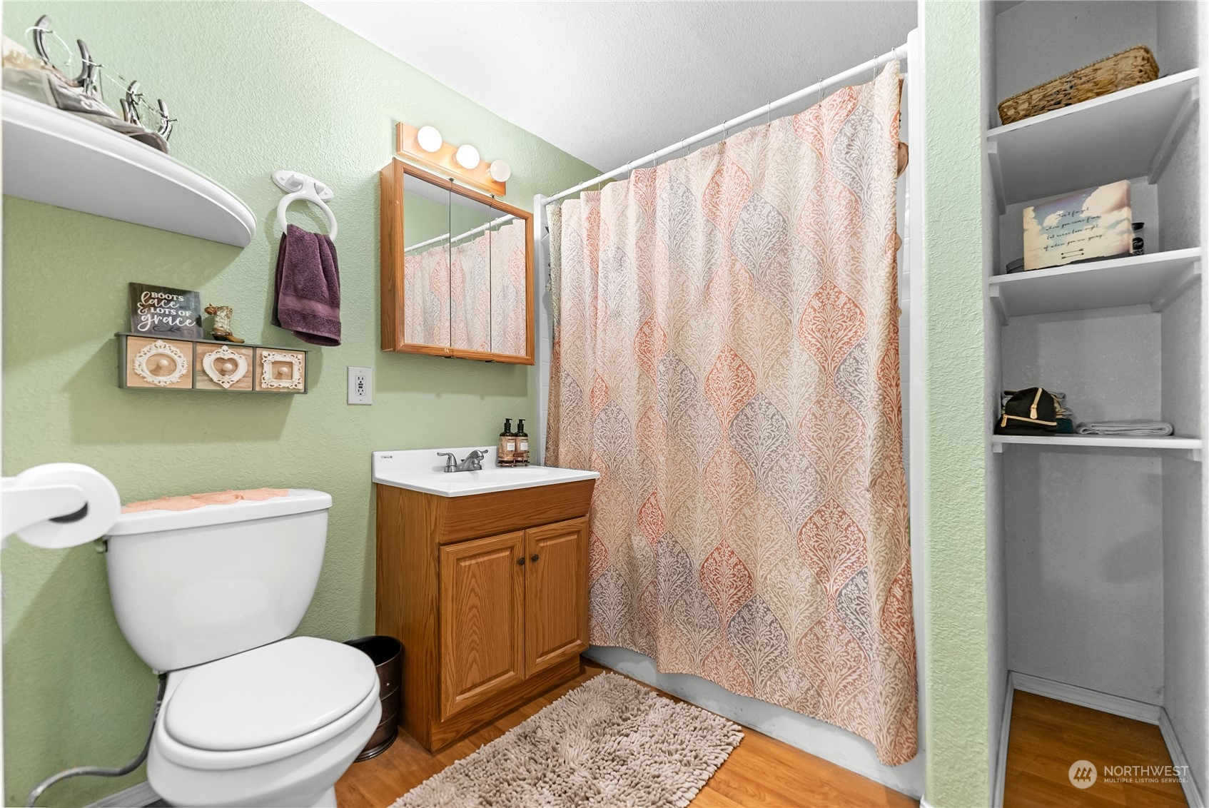 33 Appleway Road