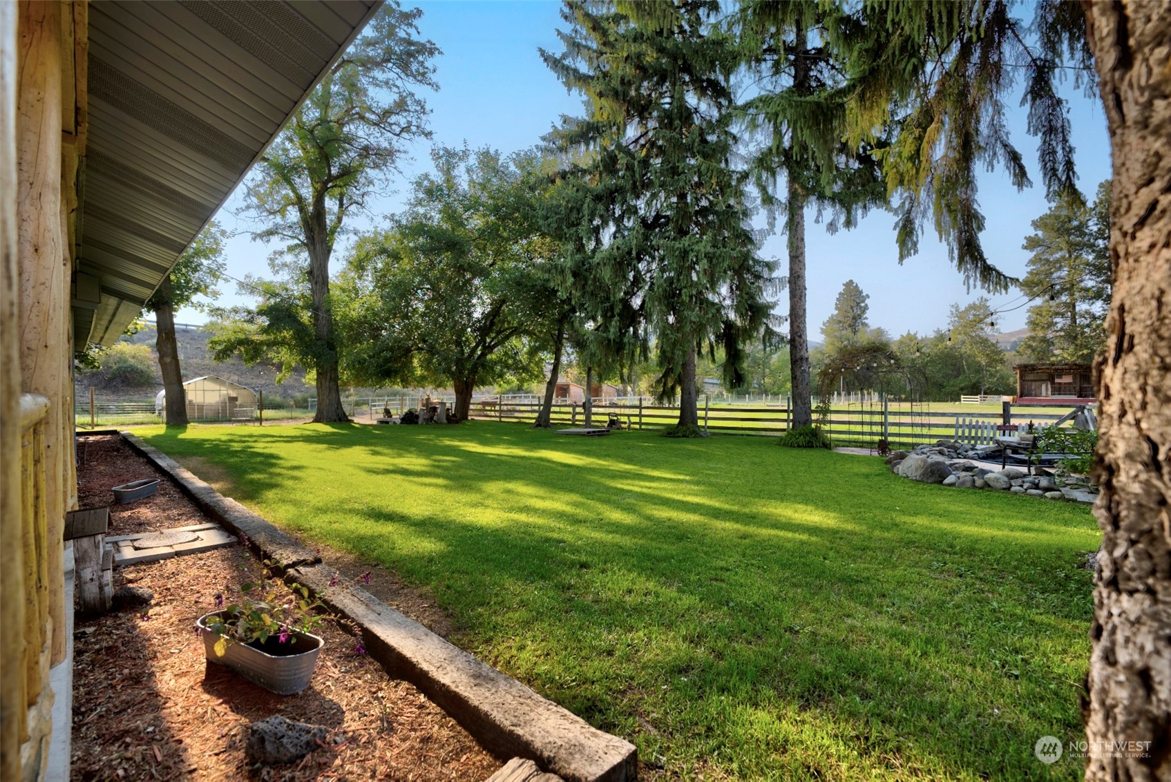 33 Appleway Road