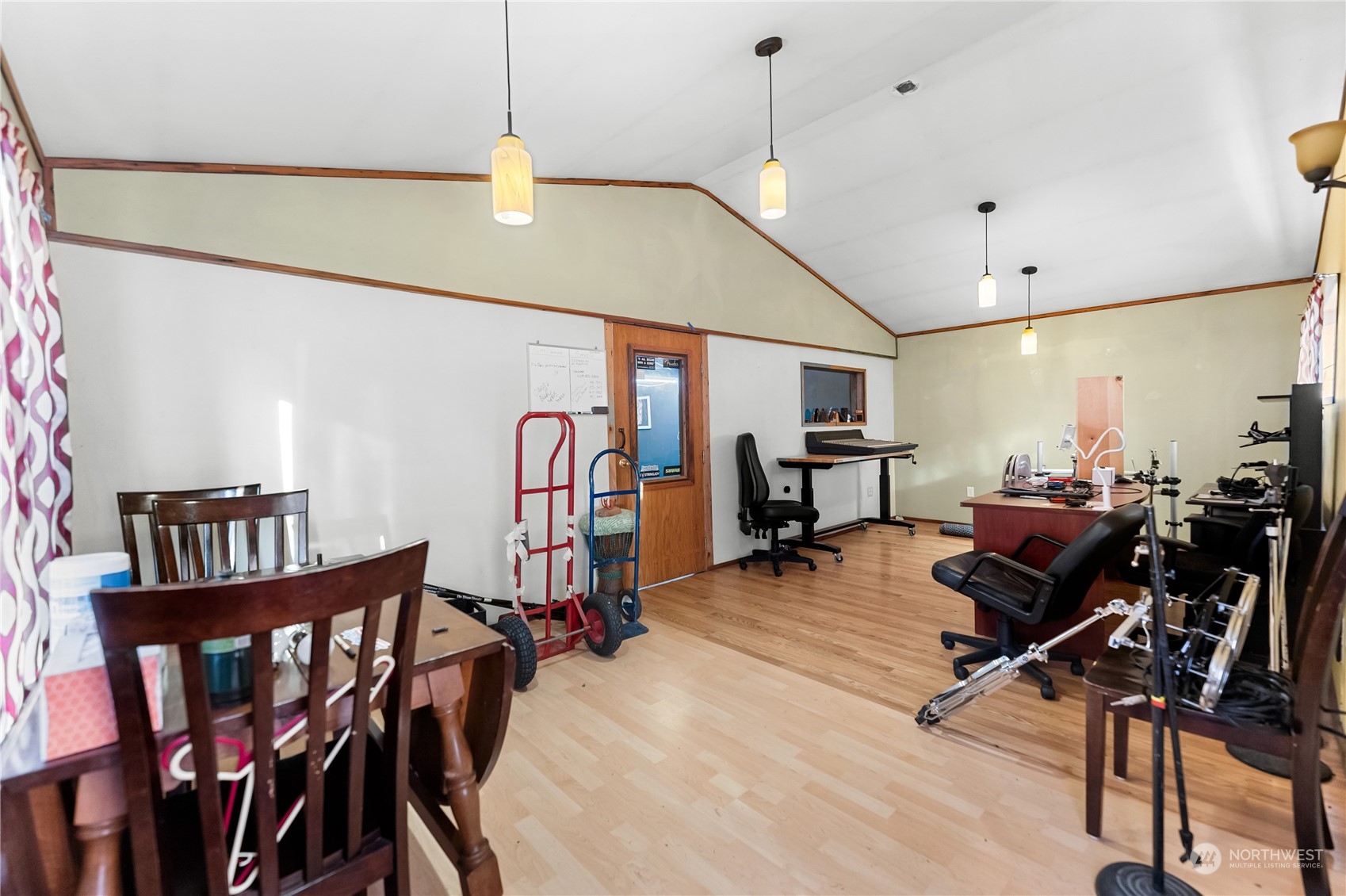 33 Appleway Road