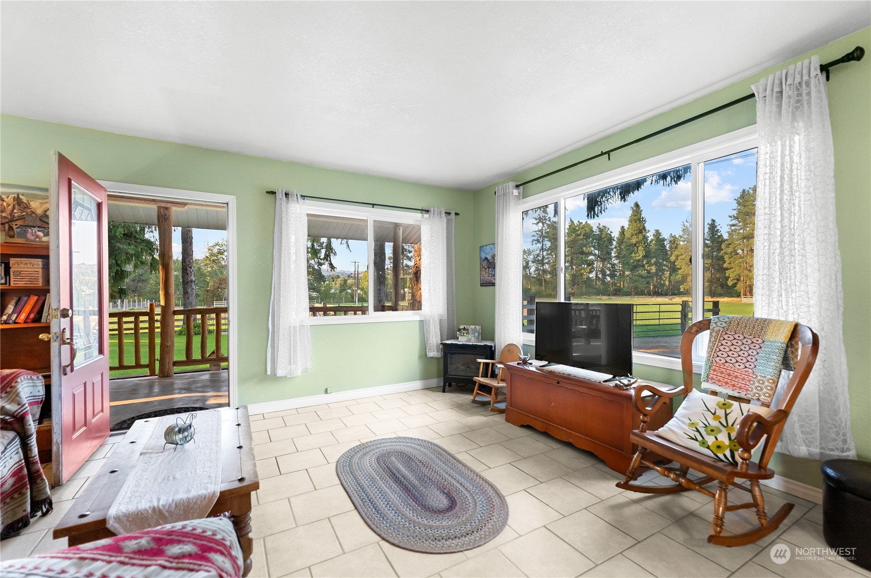 33 Appleway Road