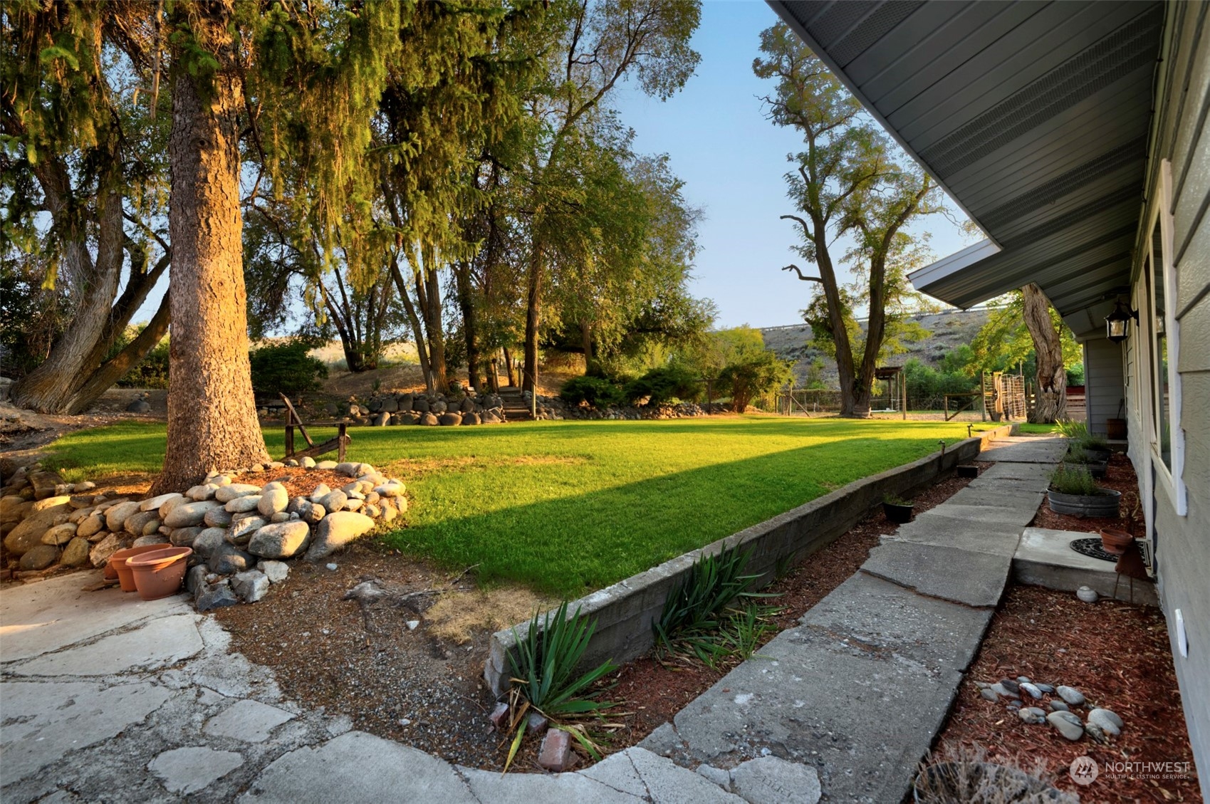 33 Appleway Road