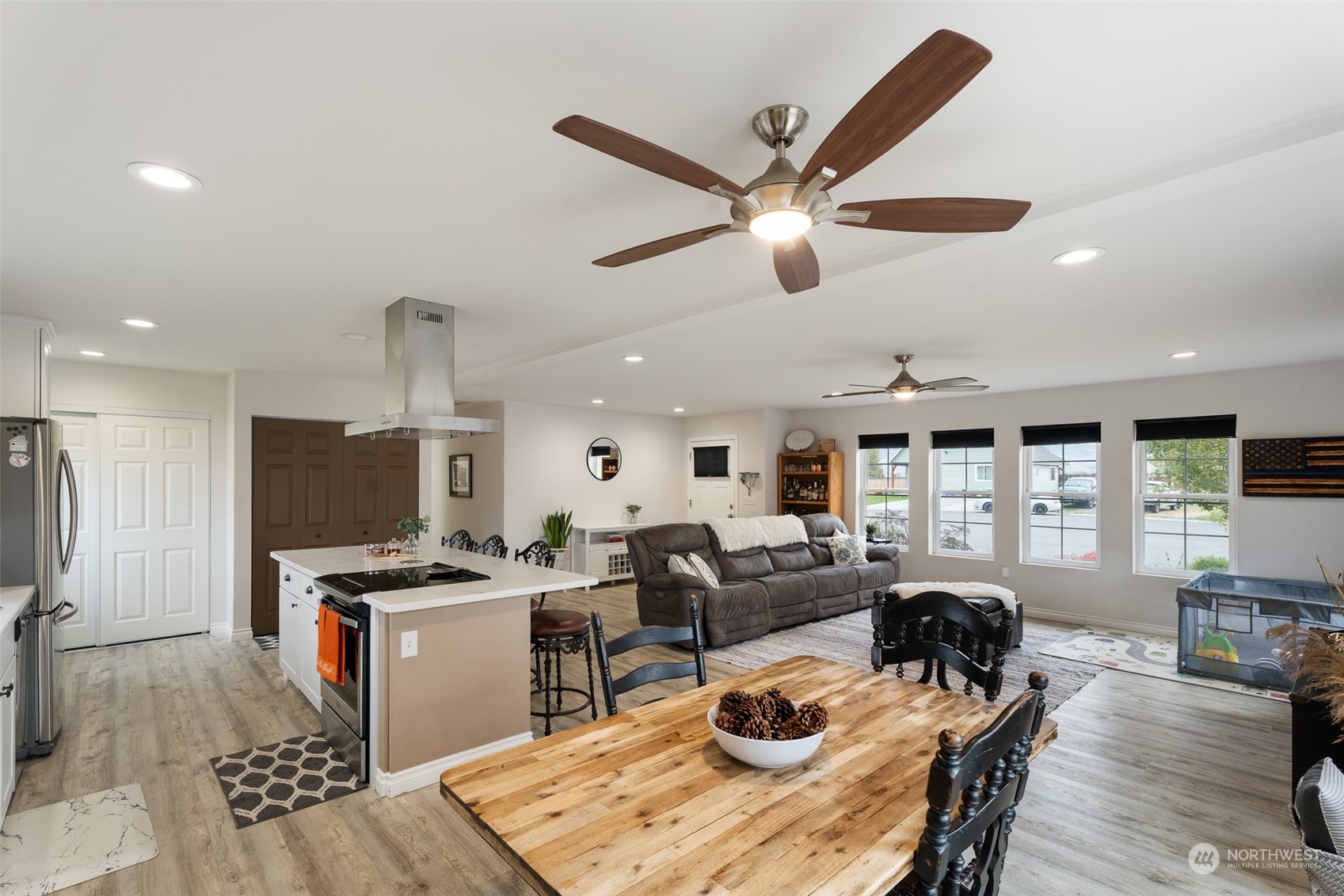 703 Paintbrush Ln
