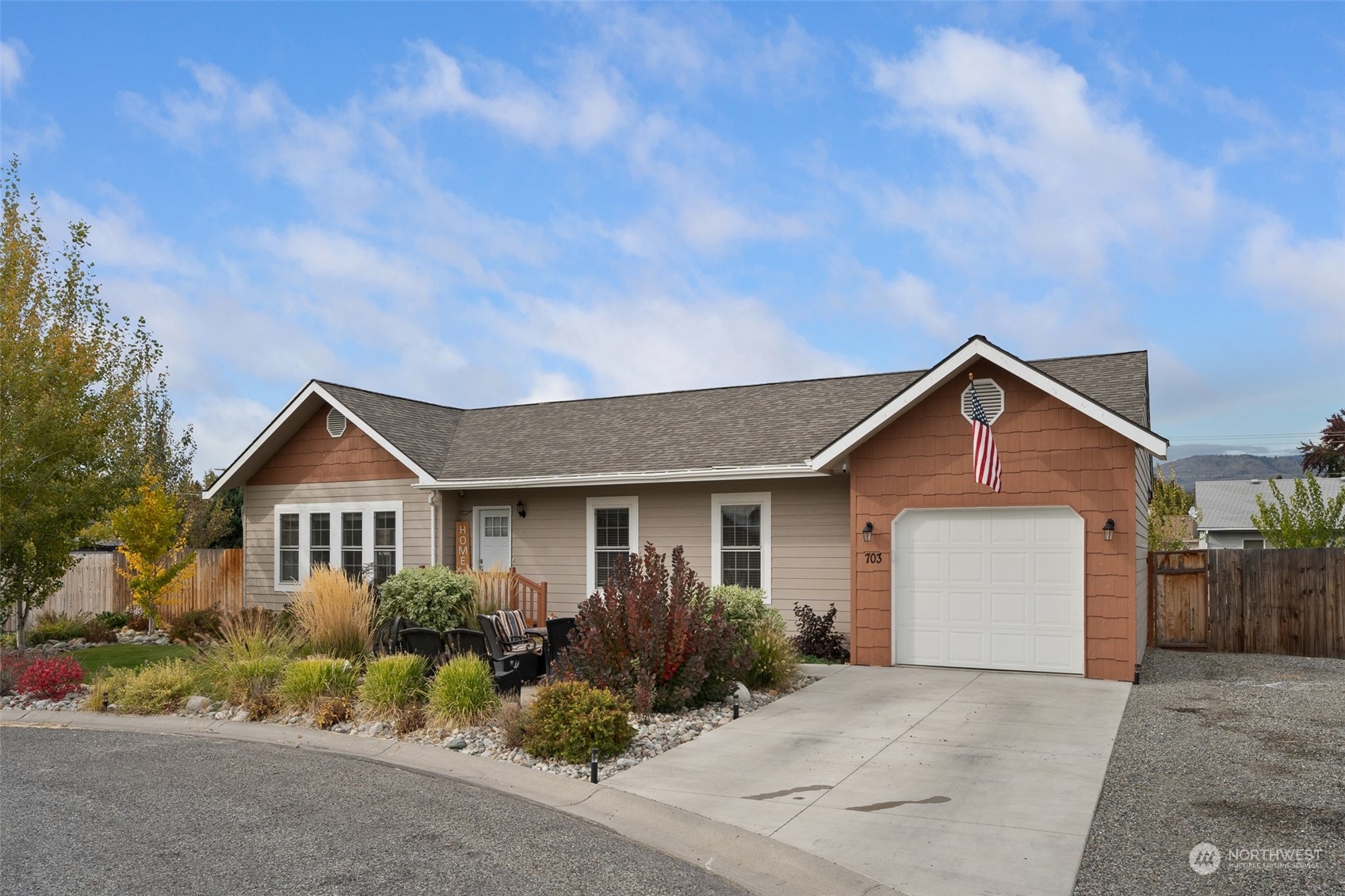 703 Paintbrush Ln