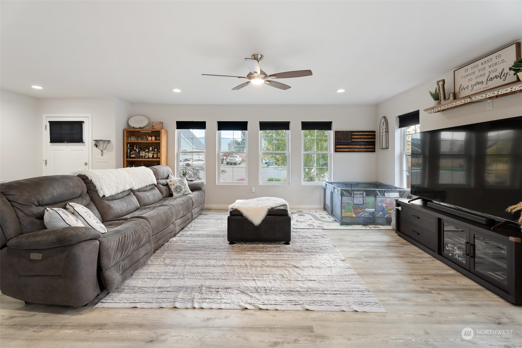 703 Paintbrush Ln