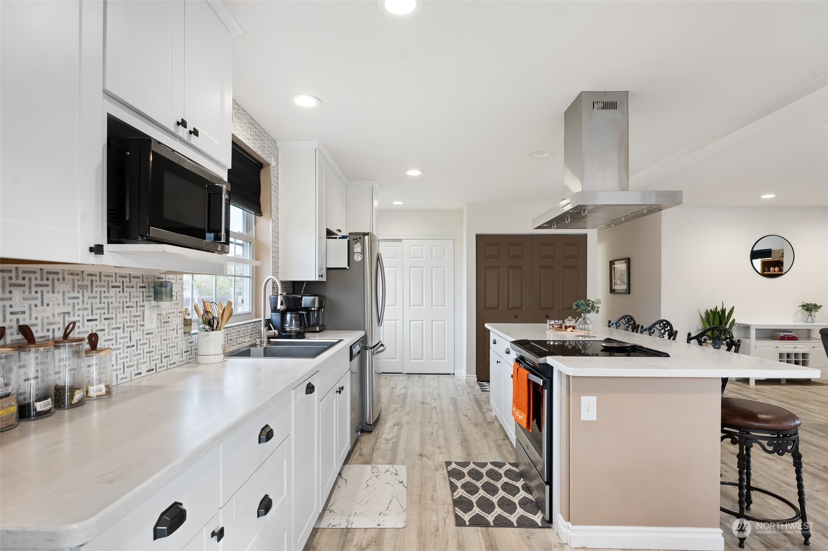 703 Paintbrush Ln