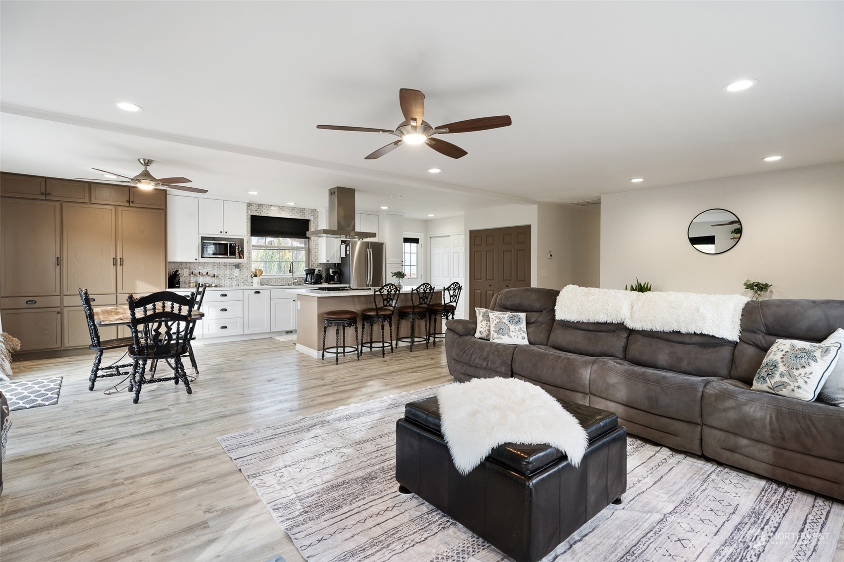 703 Paintbrush Ln