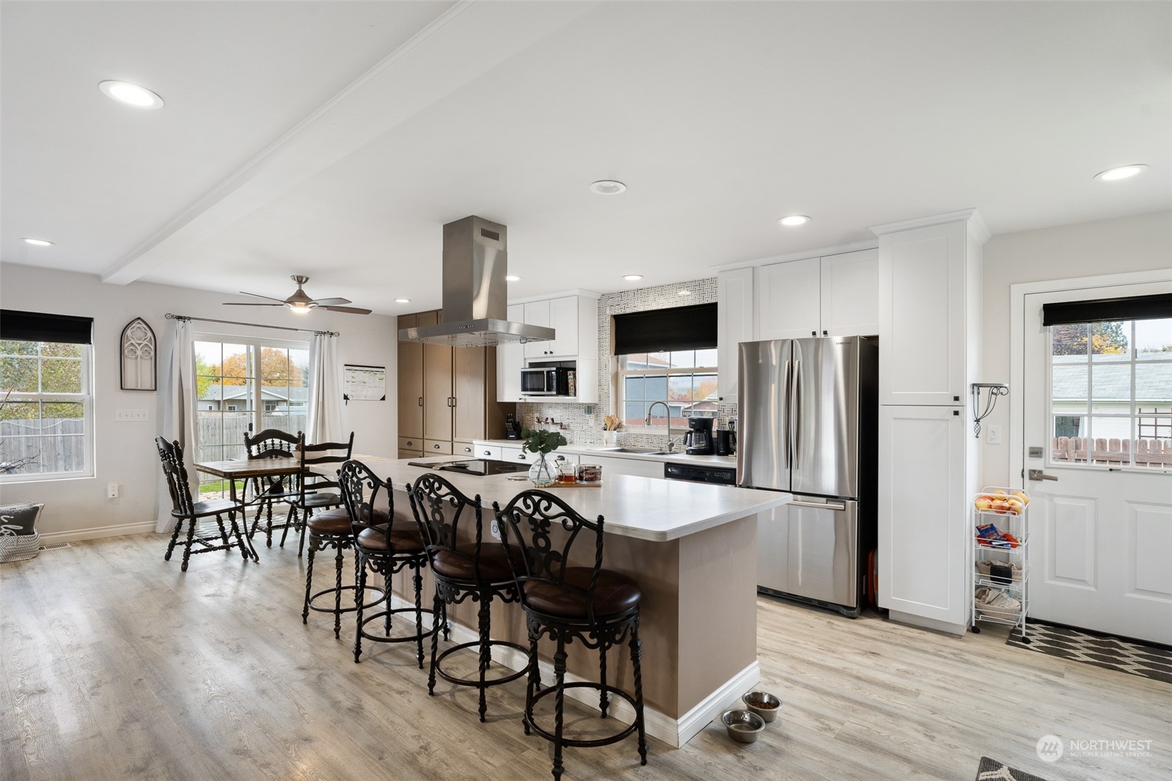 703 Paintbrush Ln