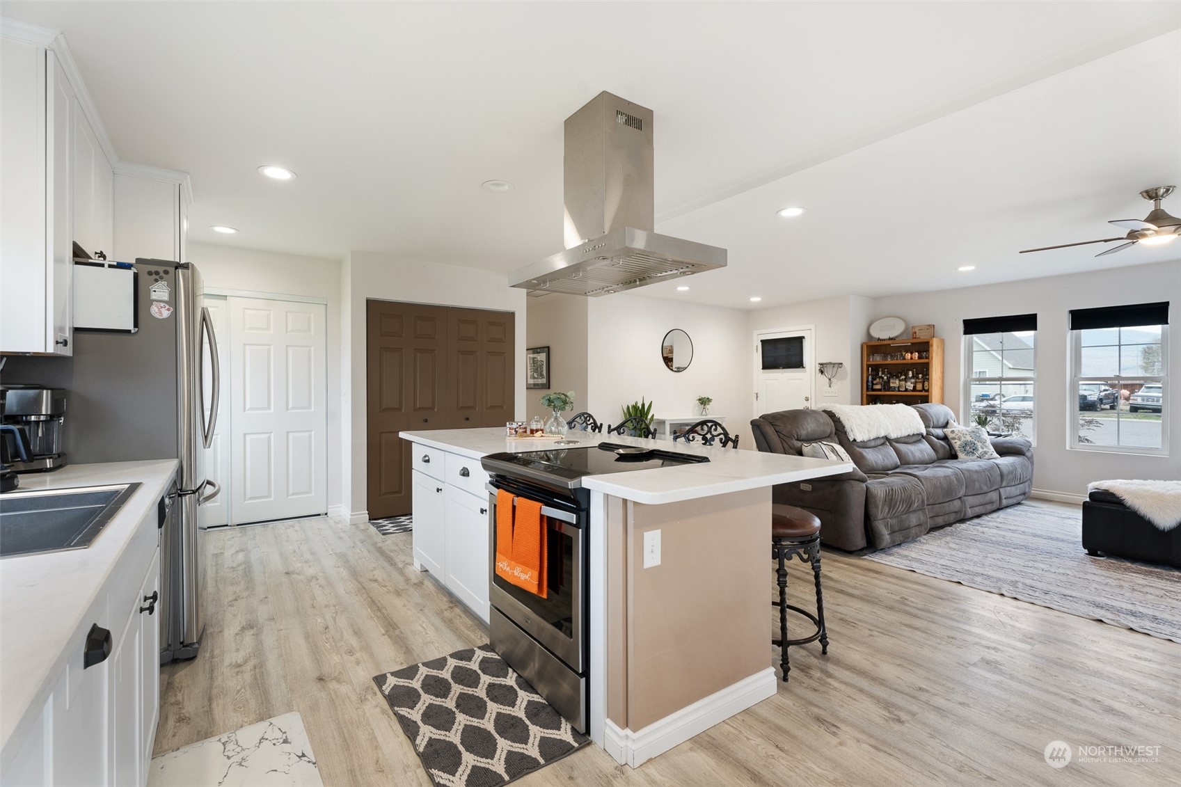 703 Paintbrush Ln