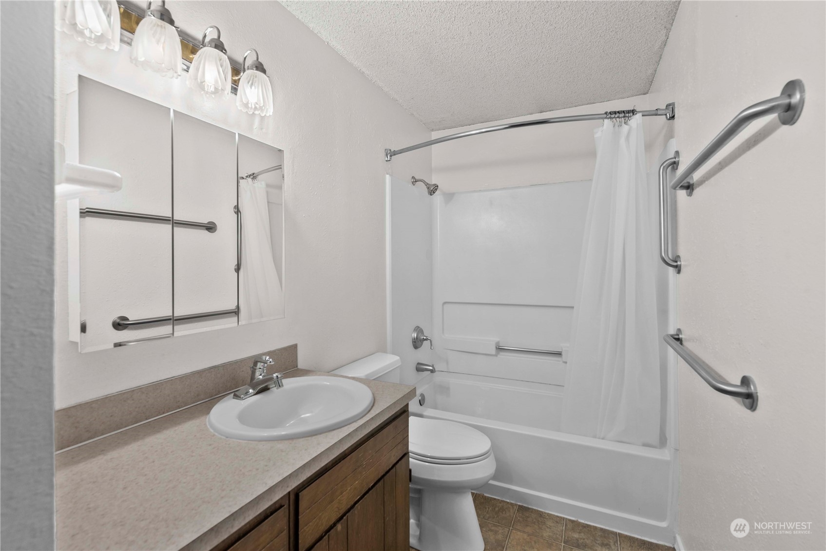 606 Lacey Place NE