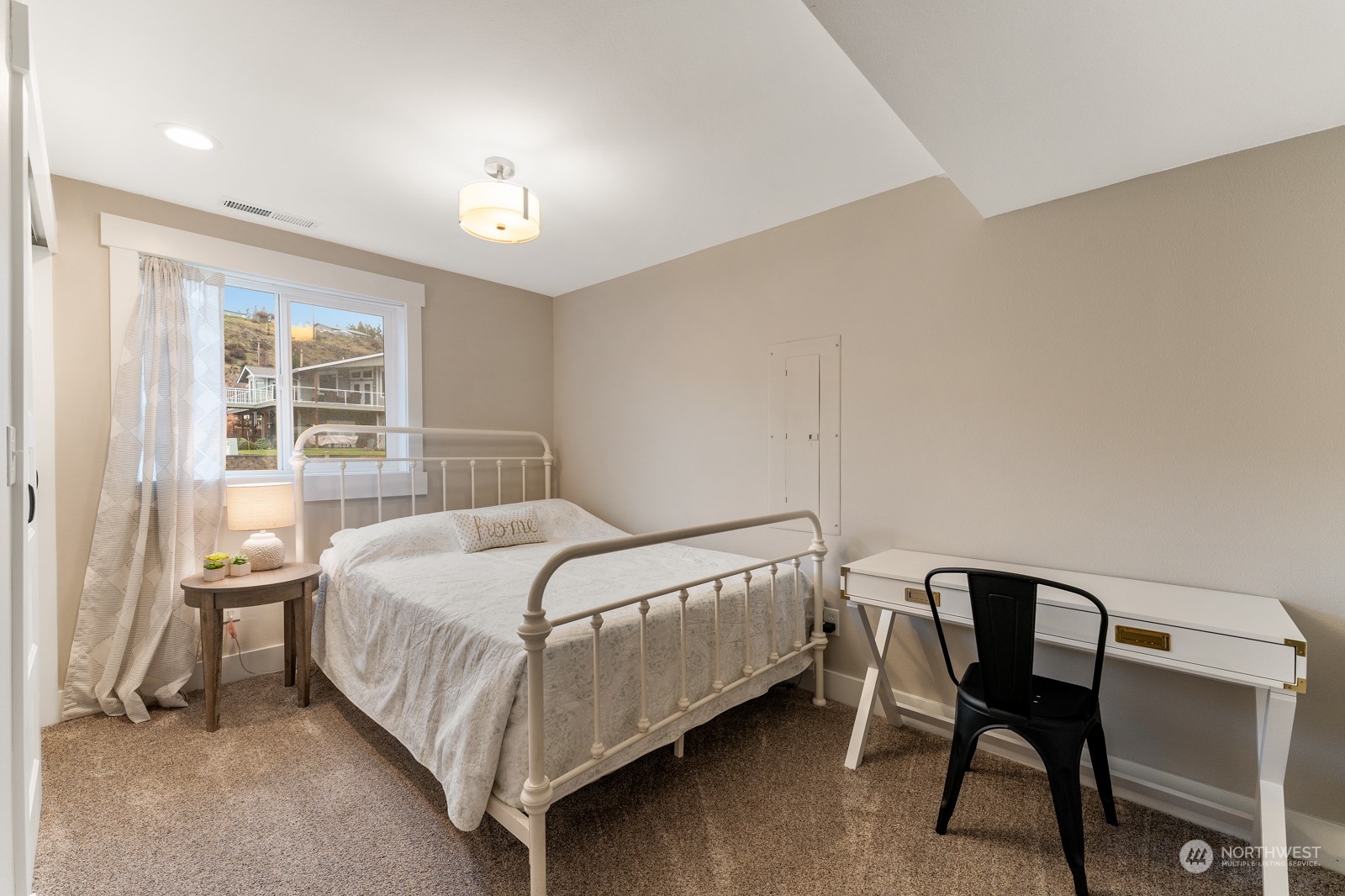 201 E Entiat Drive