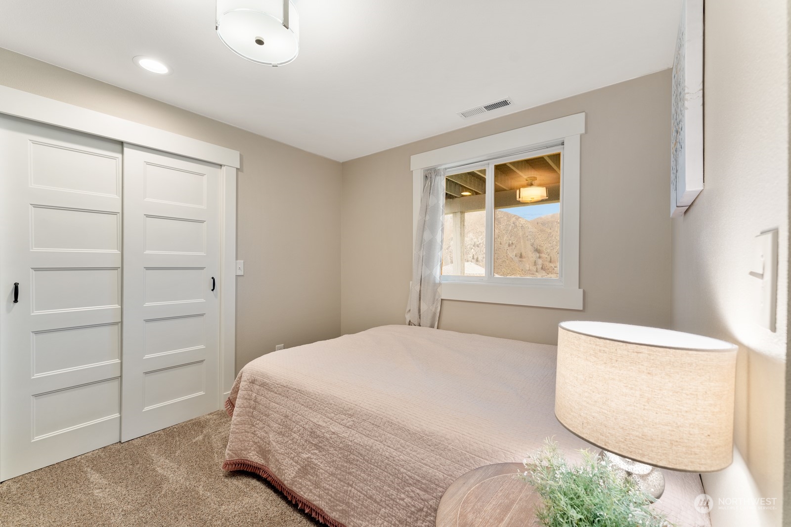 201 E Entiat Drive