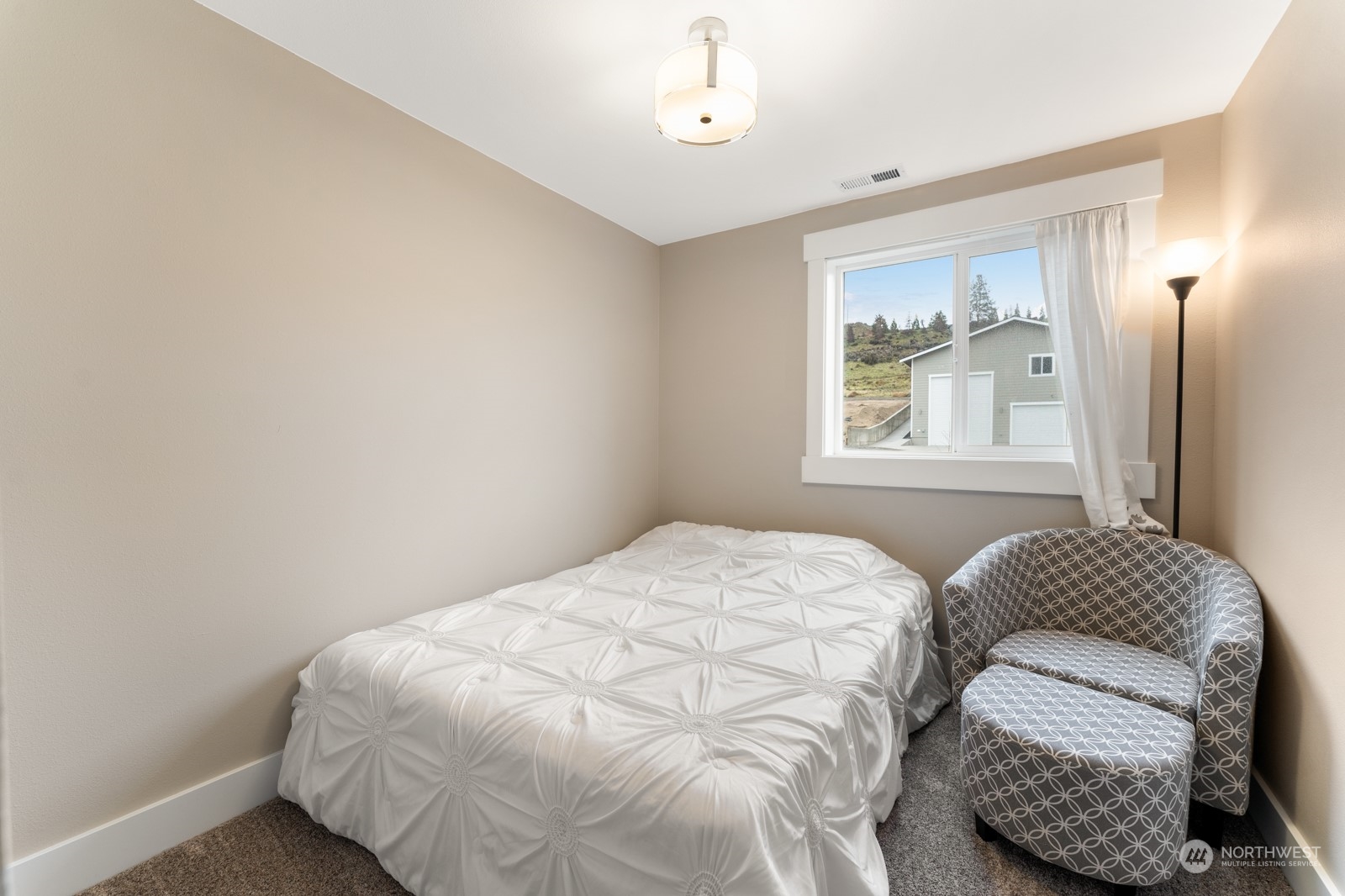 201 E Entiat Drive