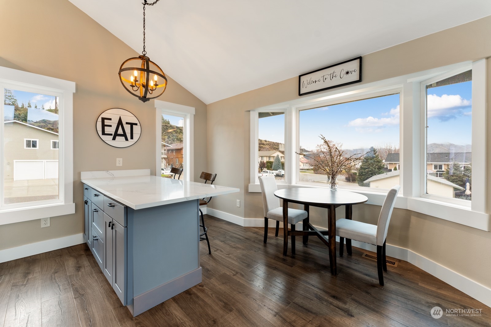 201 E Entiat Drive