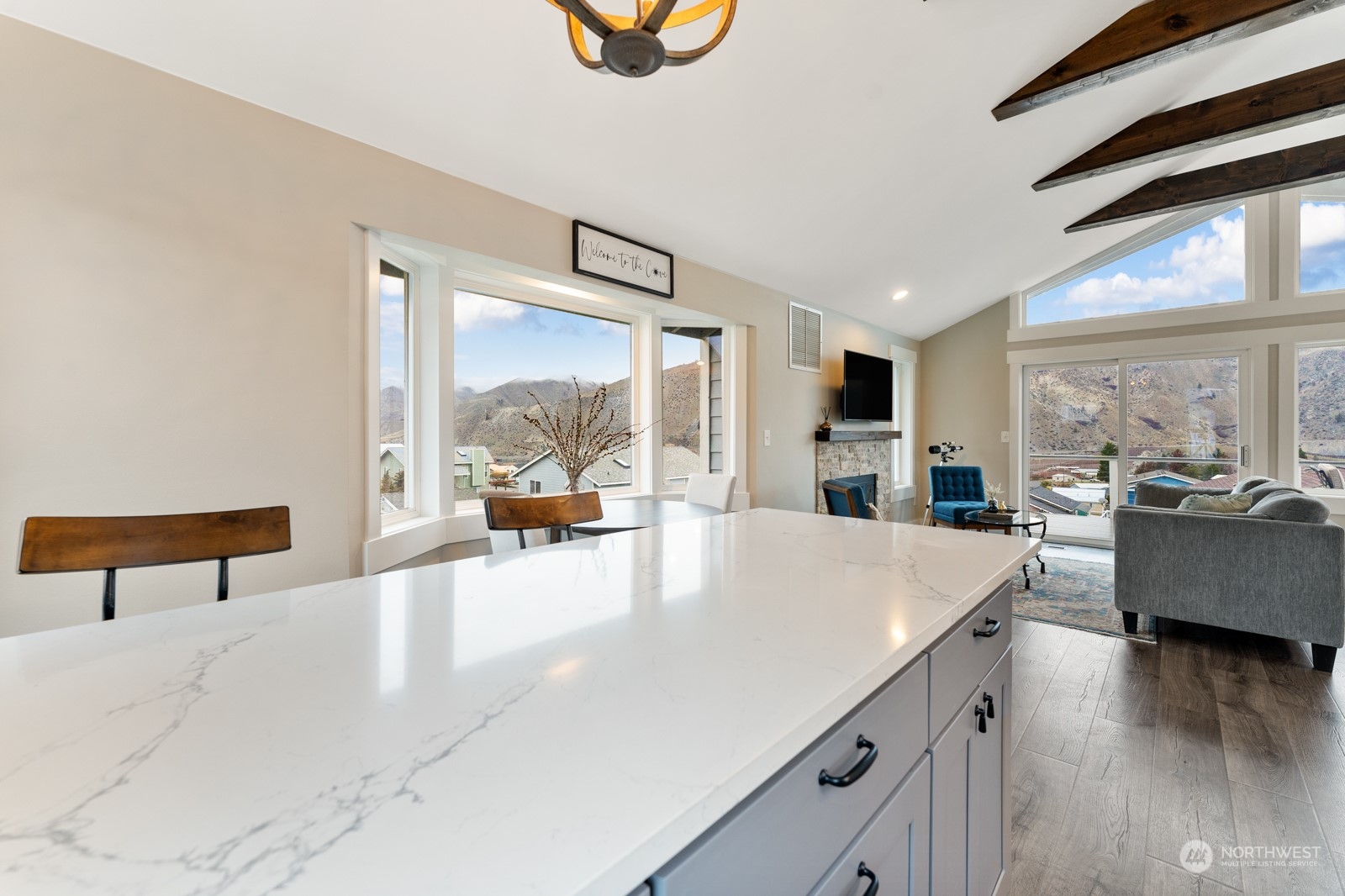 201 E Entiat Drive