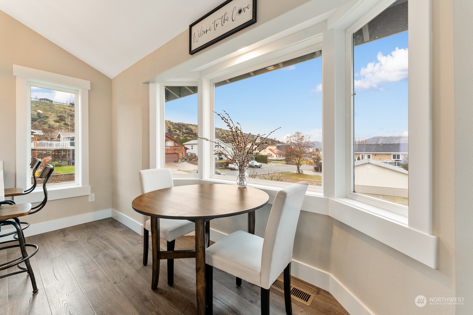 201 E Entiat Drive