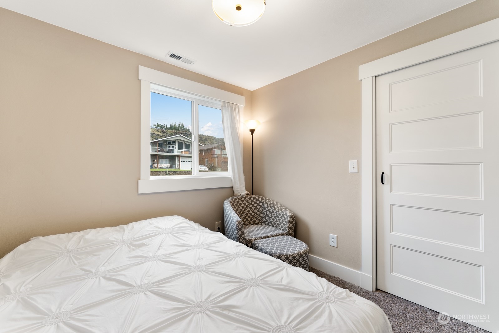 201 E Entiat Drive