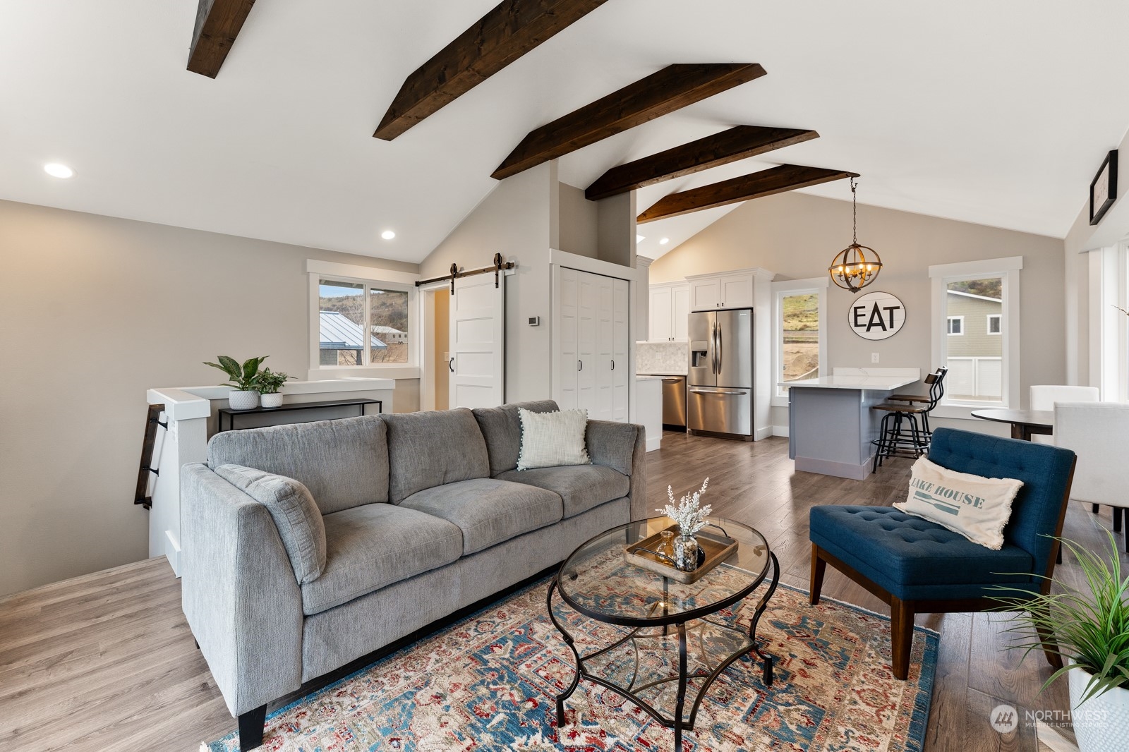201 E Entiat Drive
