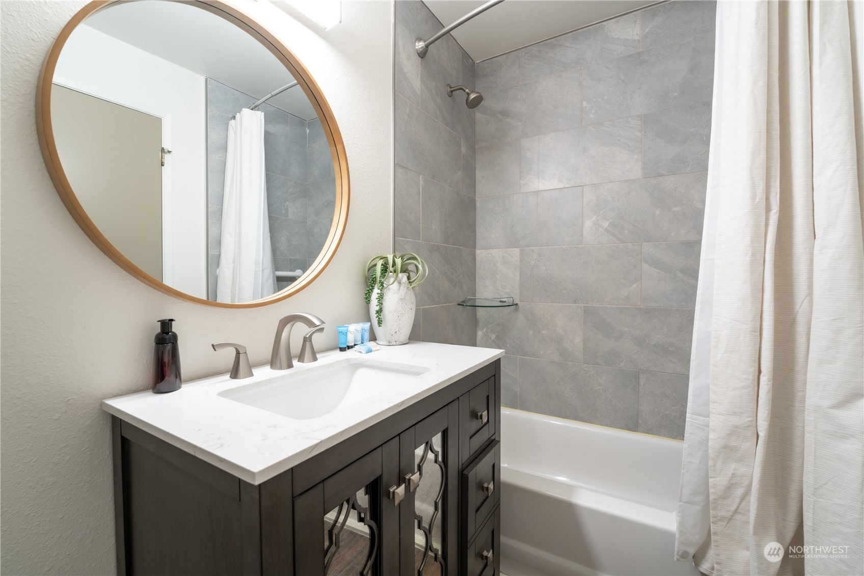 1902 W Prospect Street Unit: 101