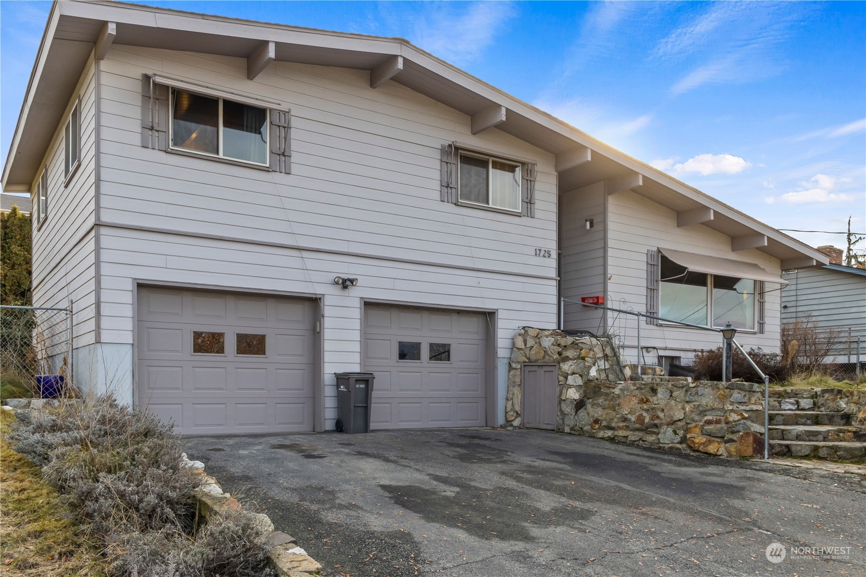 1725 N Anne Street N