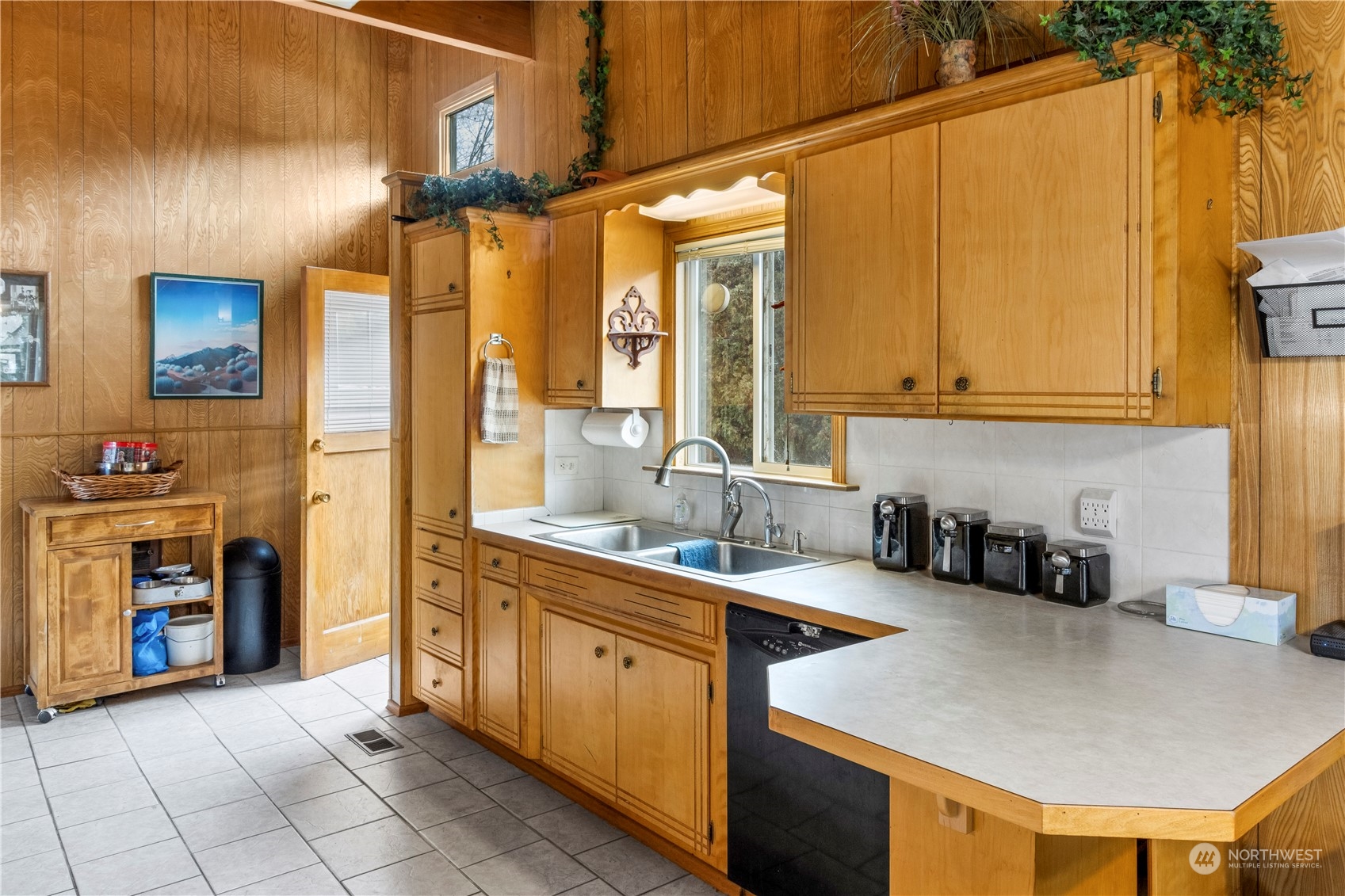 1725 N Anne Street N