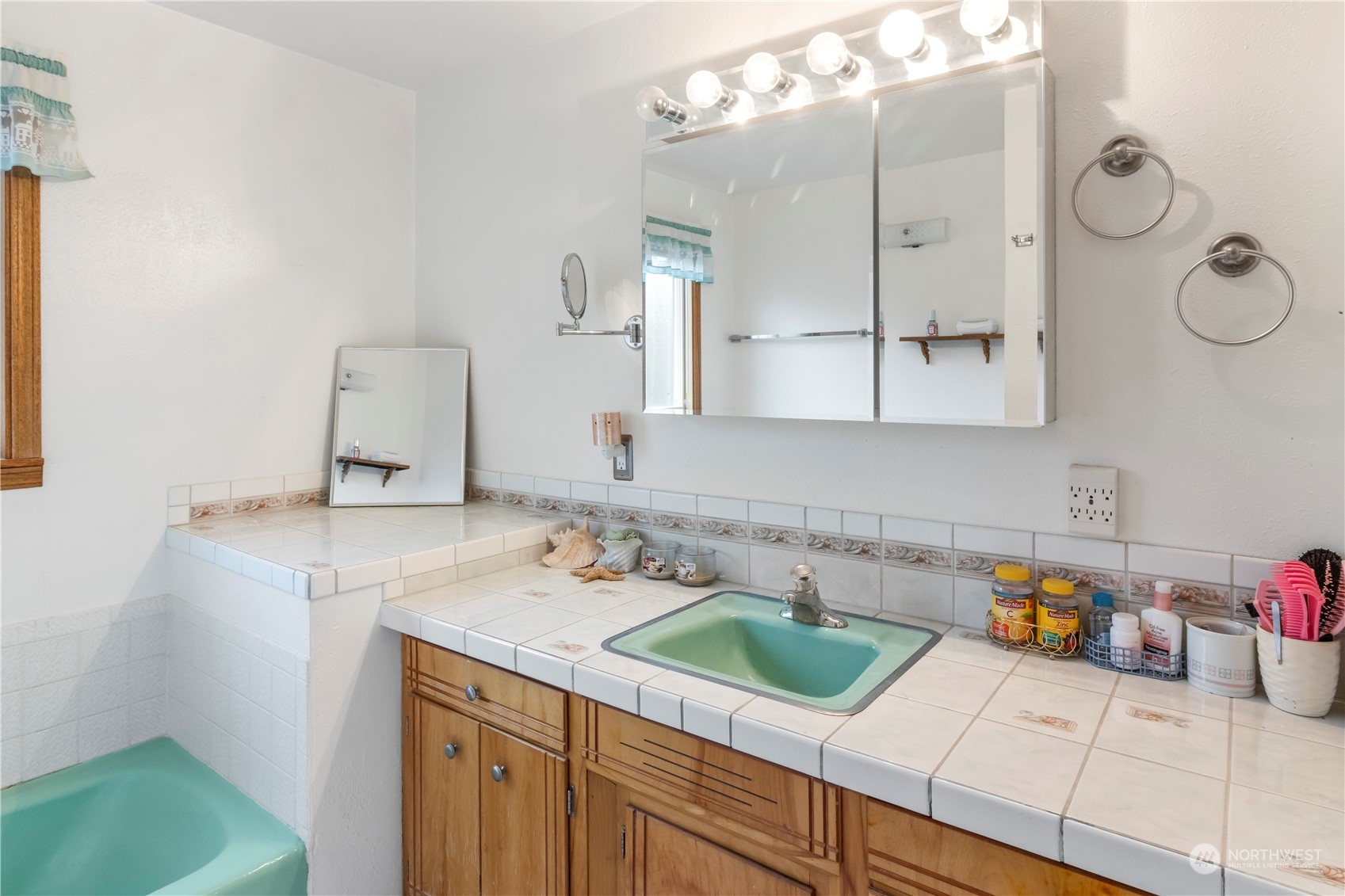 1725 N Anne Street N