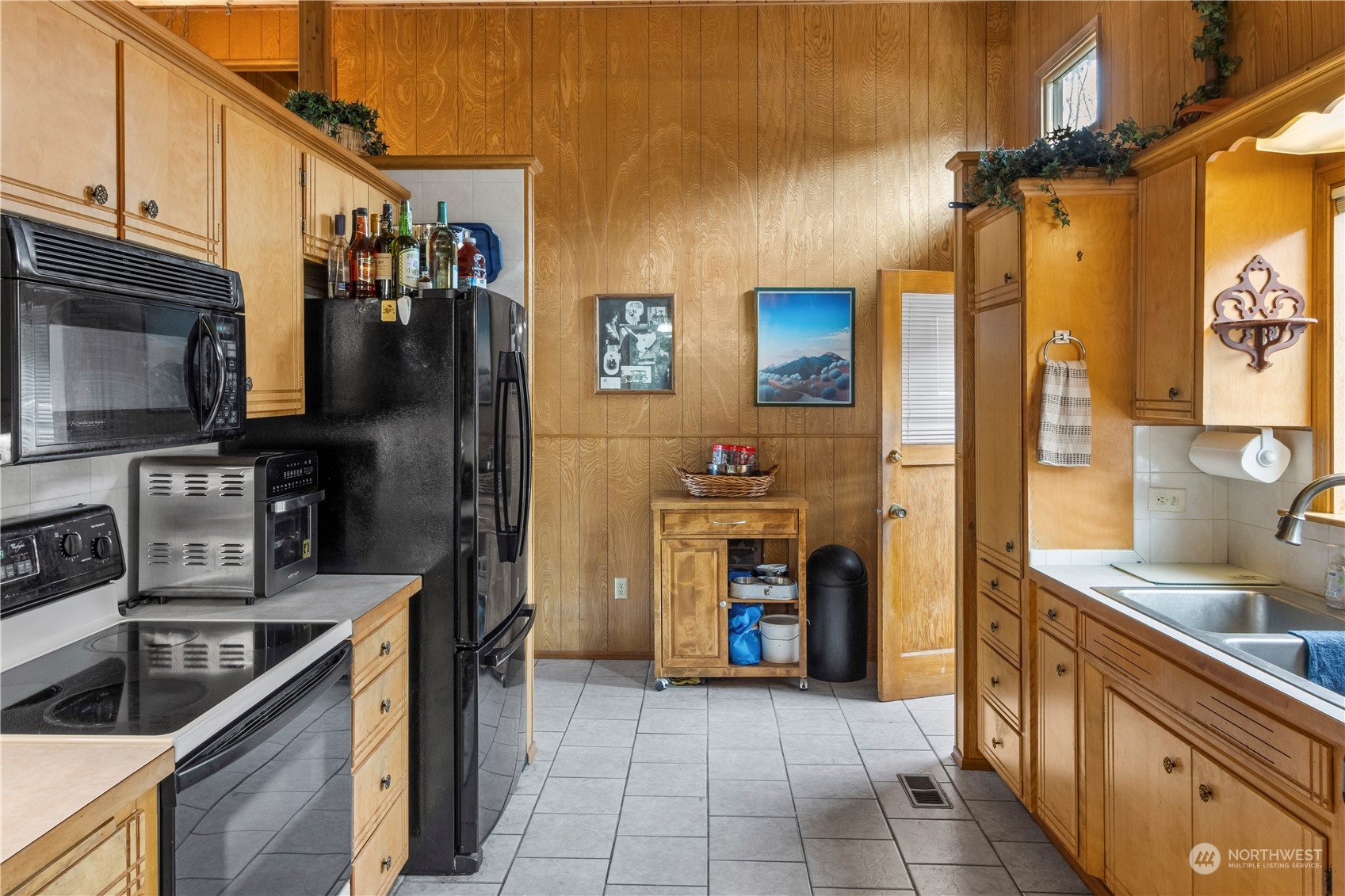 1725 N Anne Street N