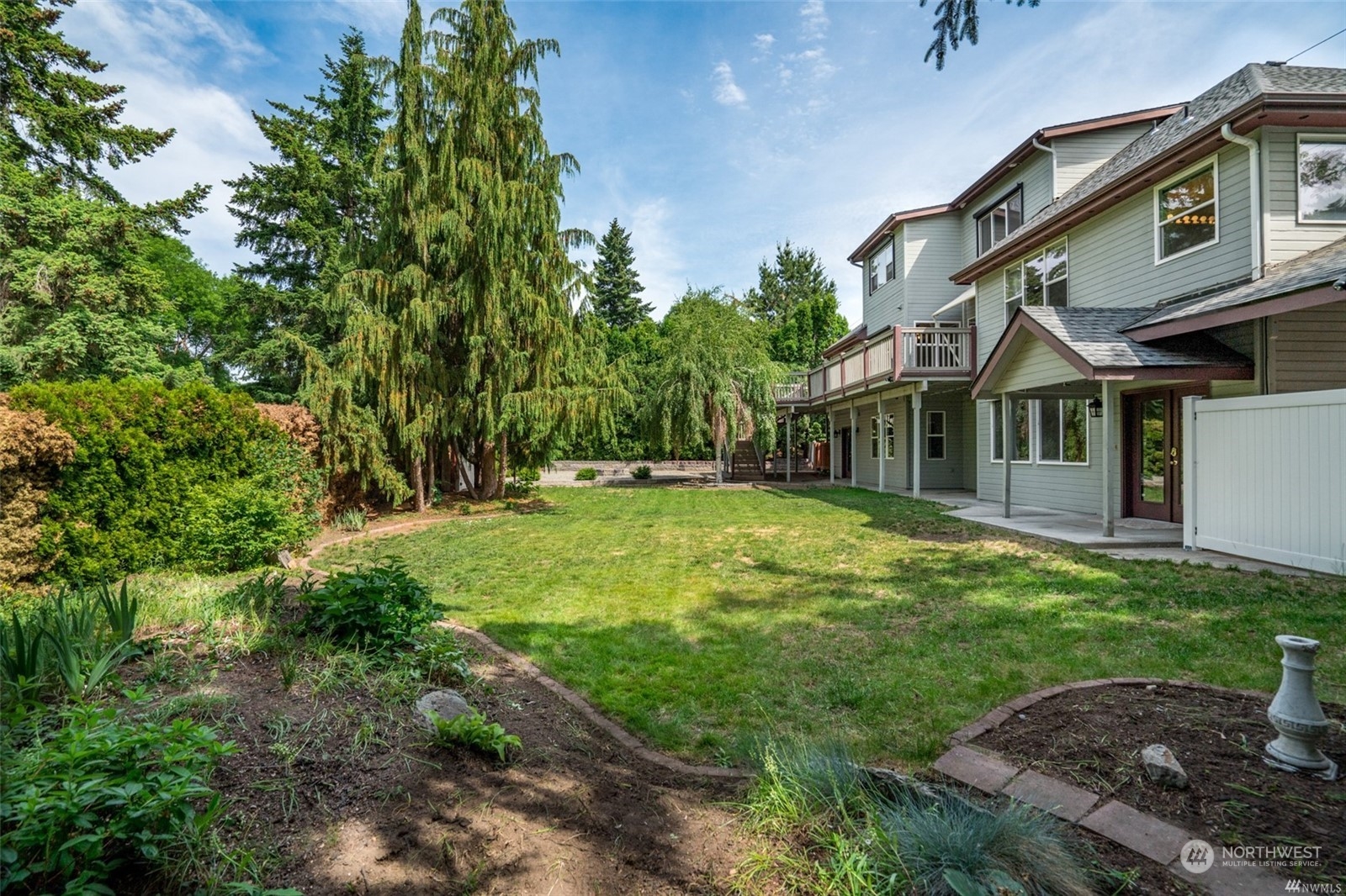 1550 Eastmont Avenue