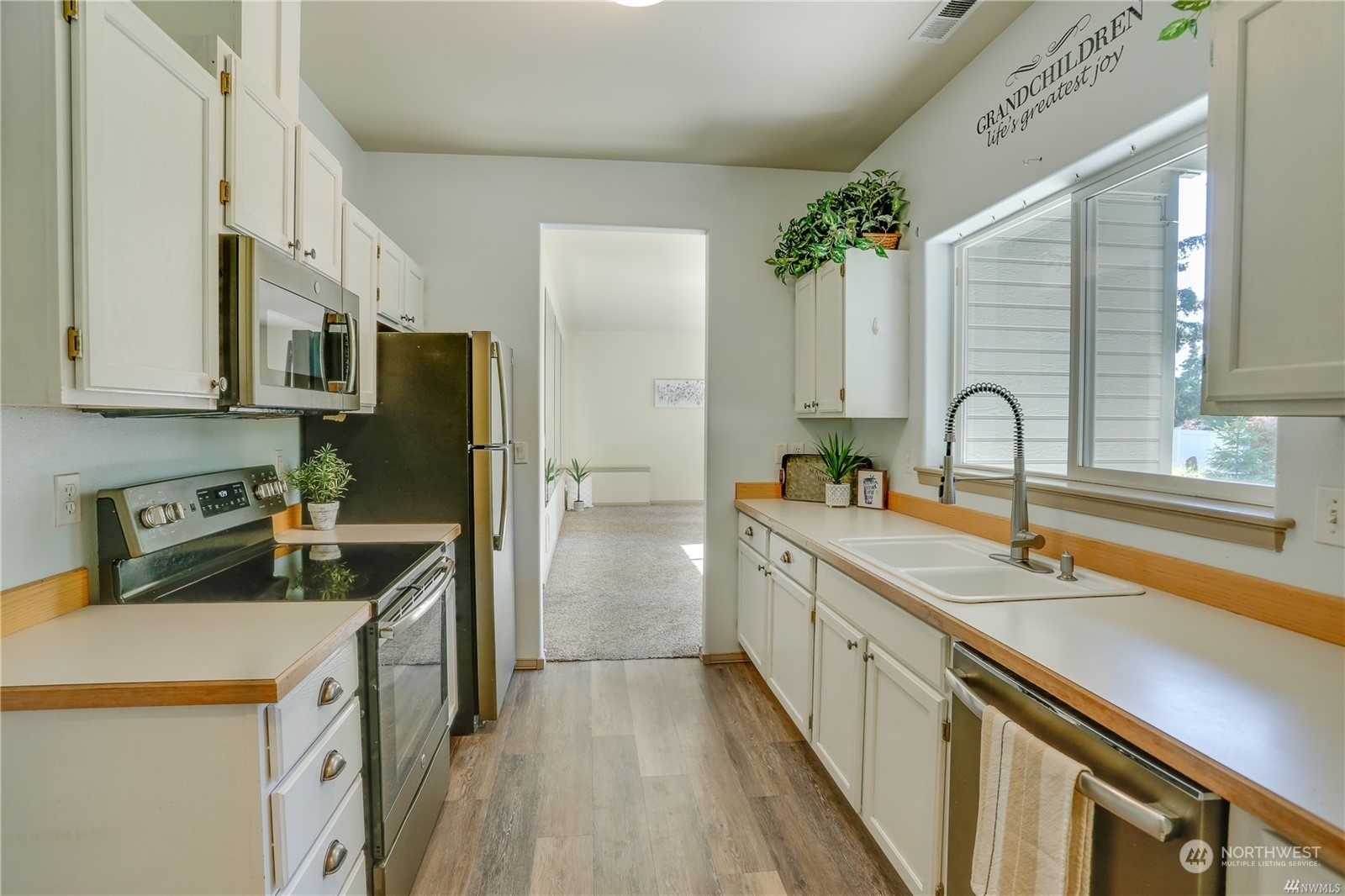 1550 Eastmont Avenue