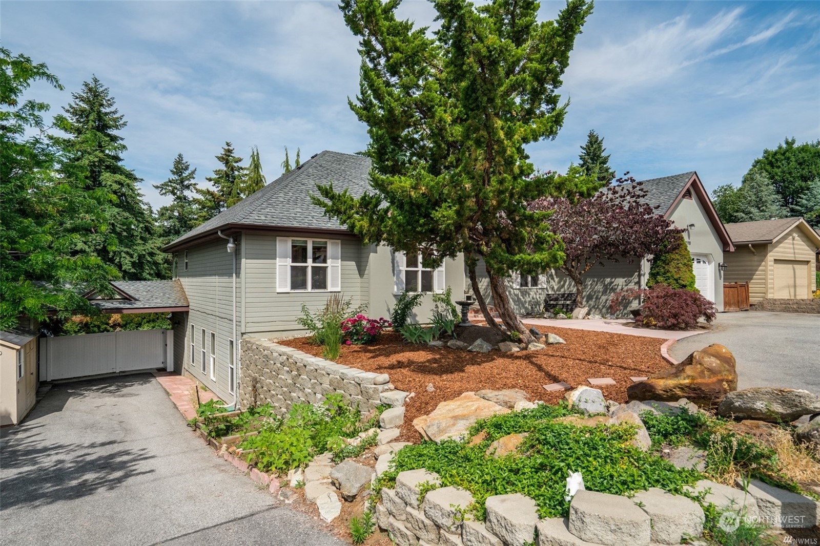 1550 Eastmont Avenue