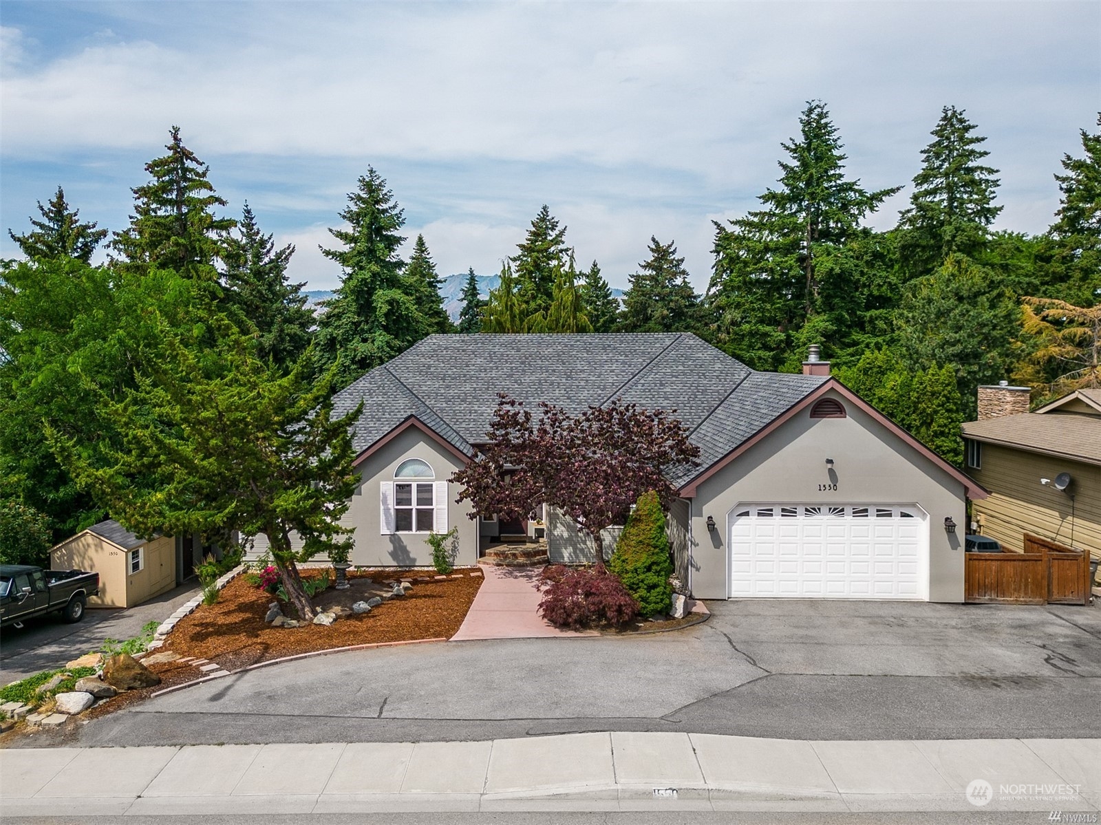 1550 Eastmont Avenue