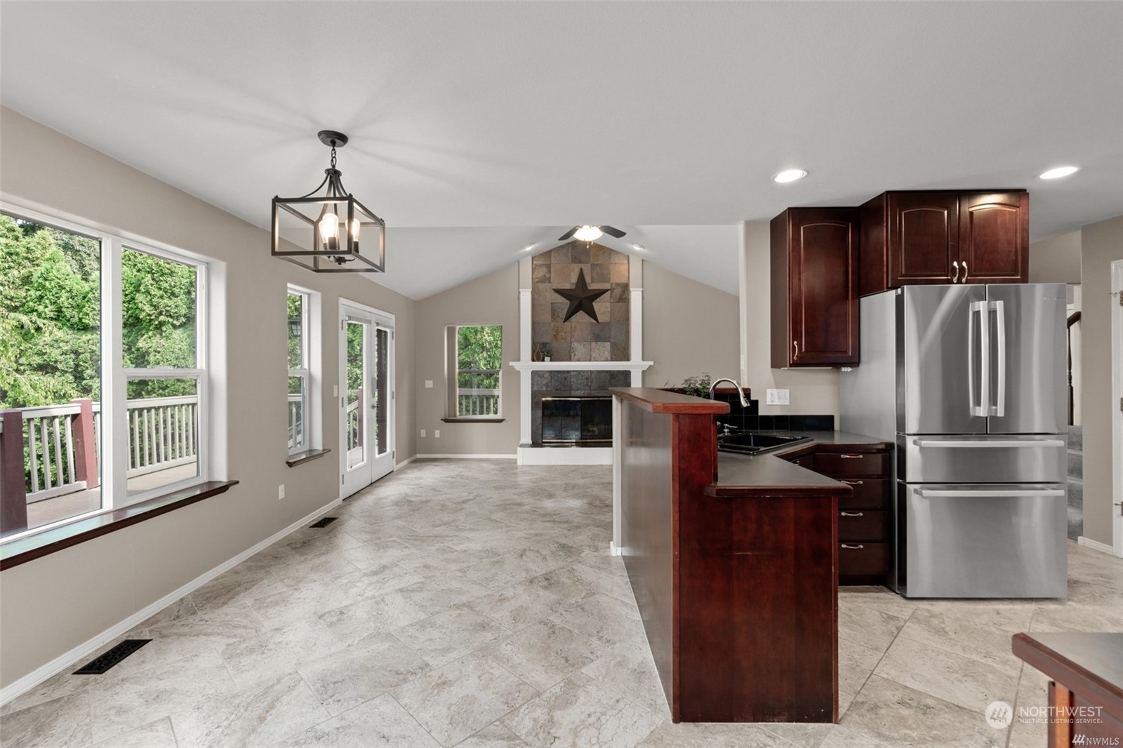 1550 Eastmont Avenue