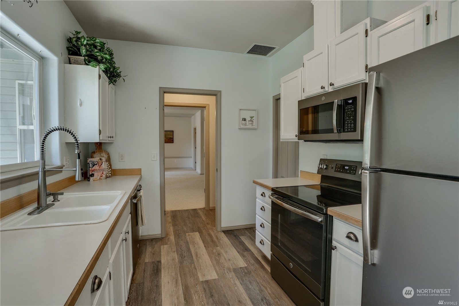 1550 Eastmont Avenue