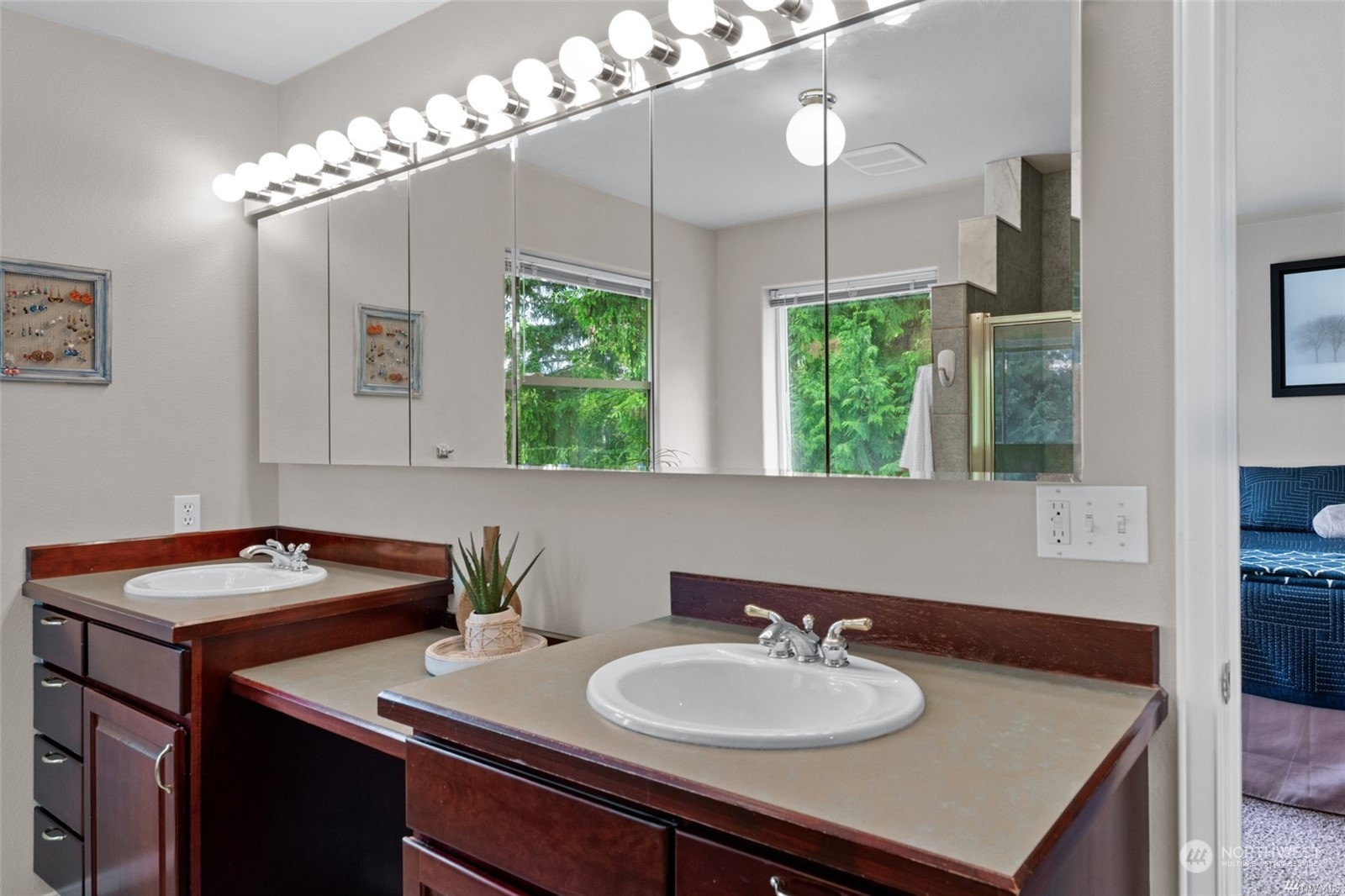 1550 Eastmont Avenue