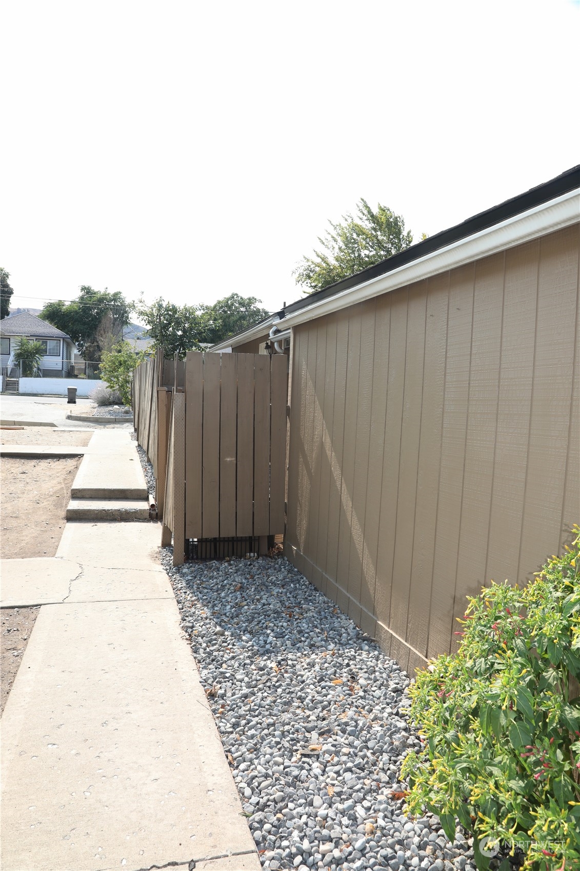 411 Methow Street Unit: 1-3