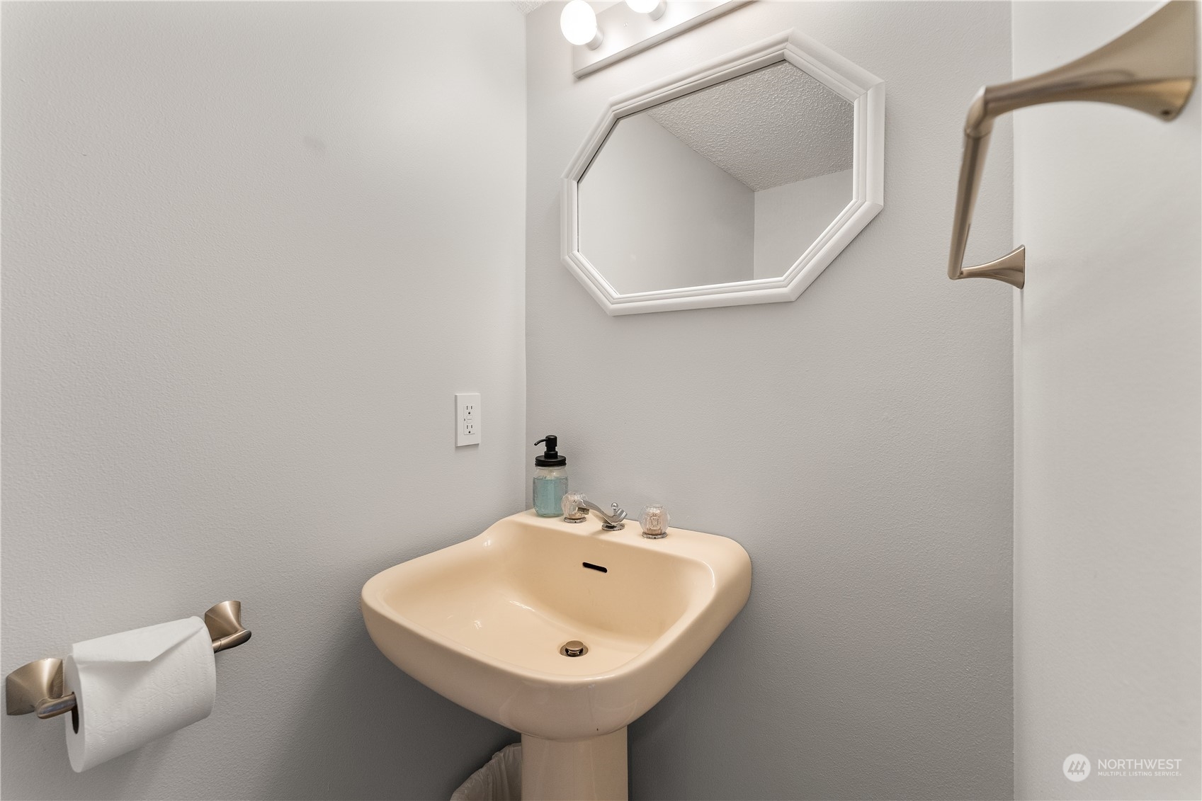 815 W Golf Course Drive