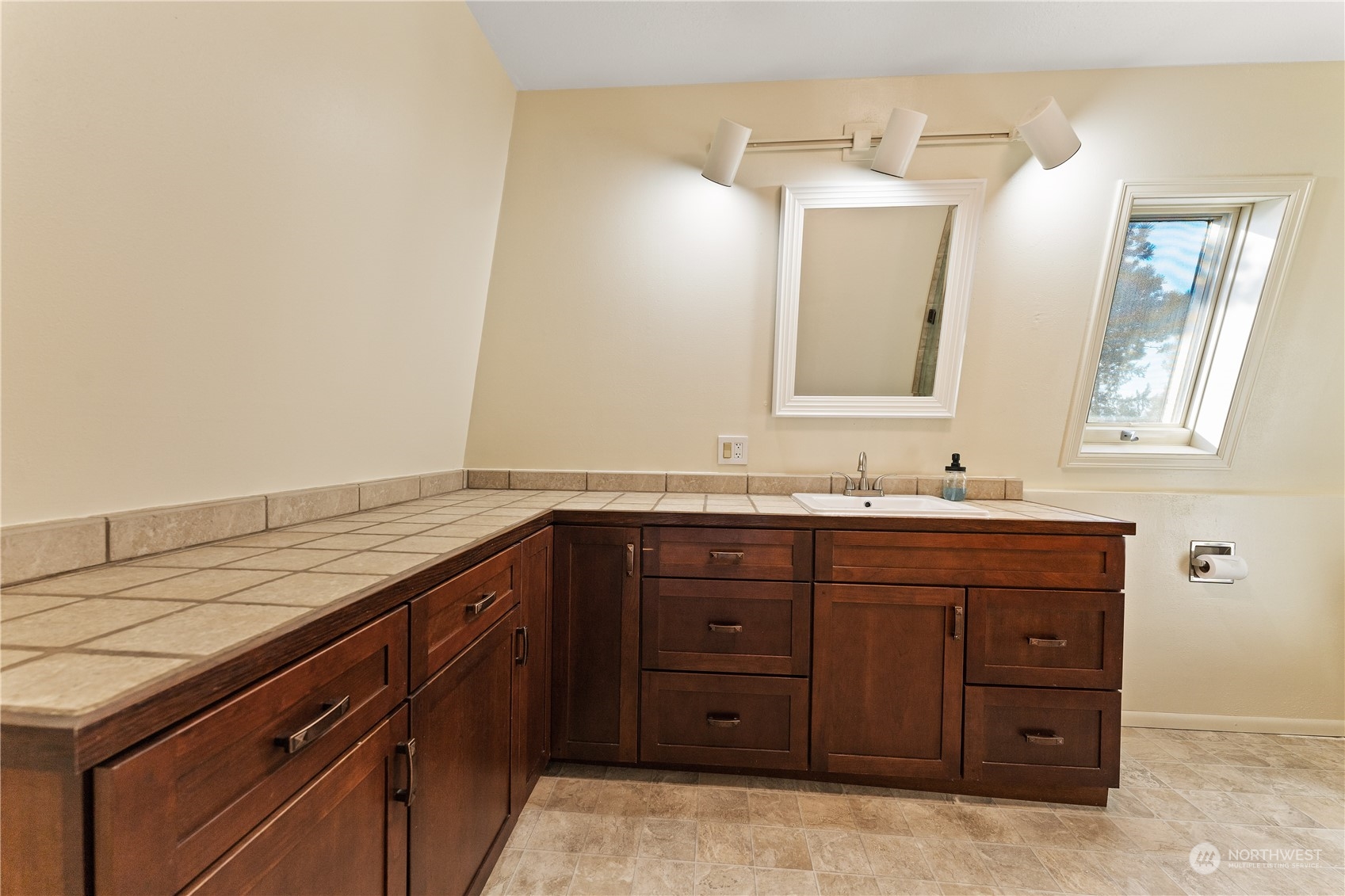 815 W Golf Course Drive