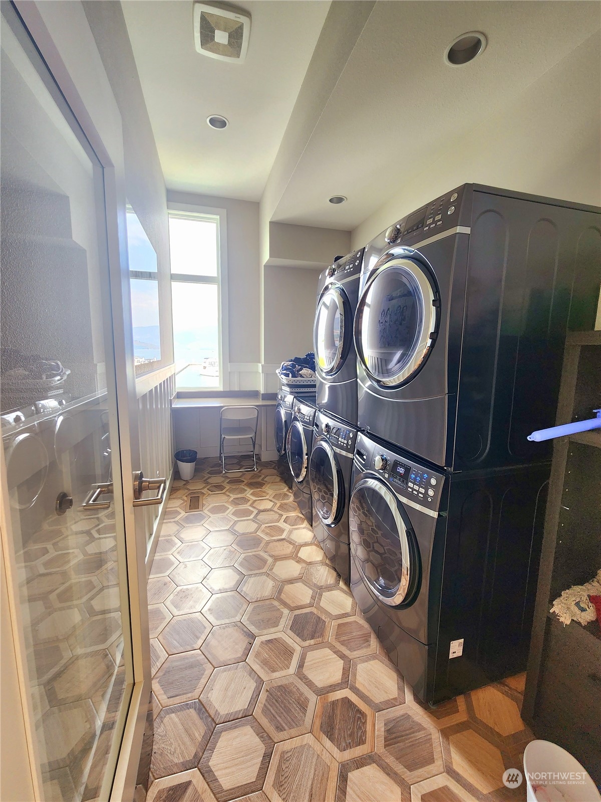 1350 W Woodin Avenue Unit: C5